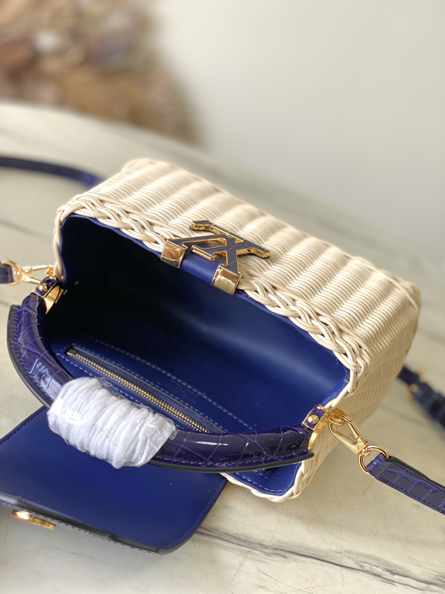 特级原厂皮 M48865 紫色鳄鱼皮迷你 本款Capucines mini 手袋回溯品牌于1892年推出