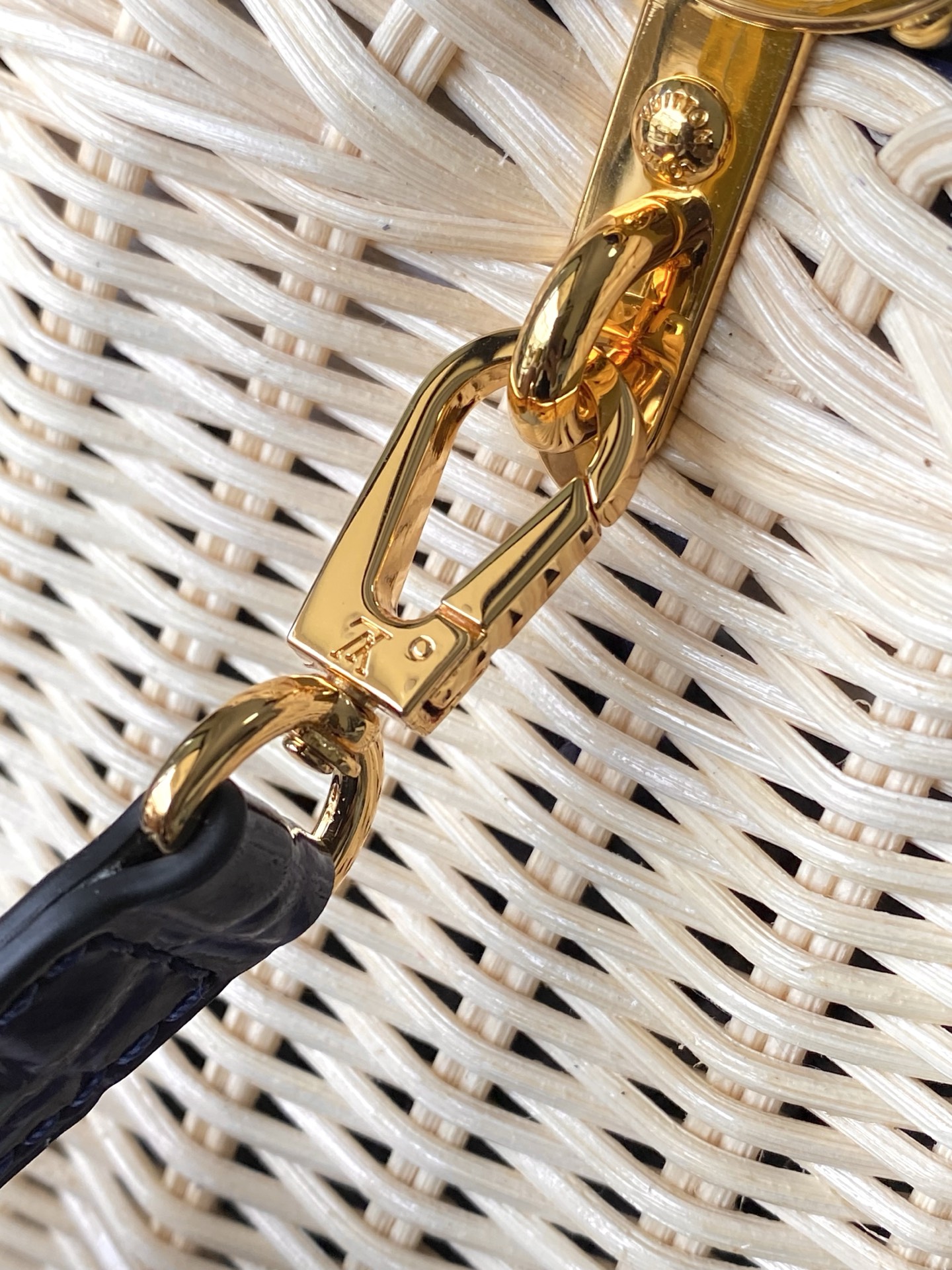 特级原厂皮 M48865 紫色鳄鱼皮迷你 本款Capucines mini 手袋回溯品牌于1892年推出