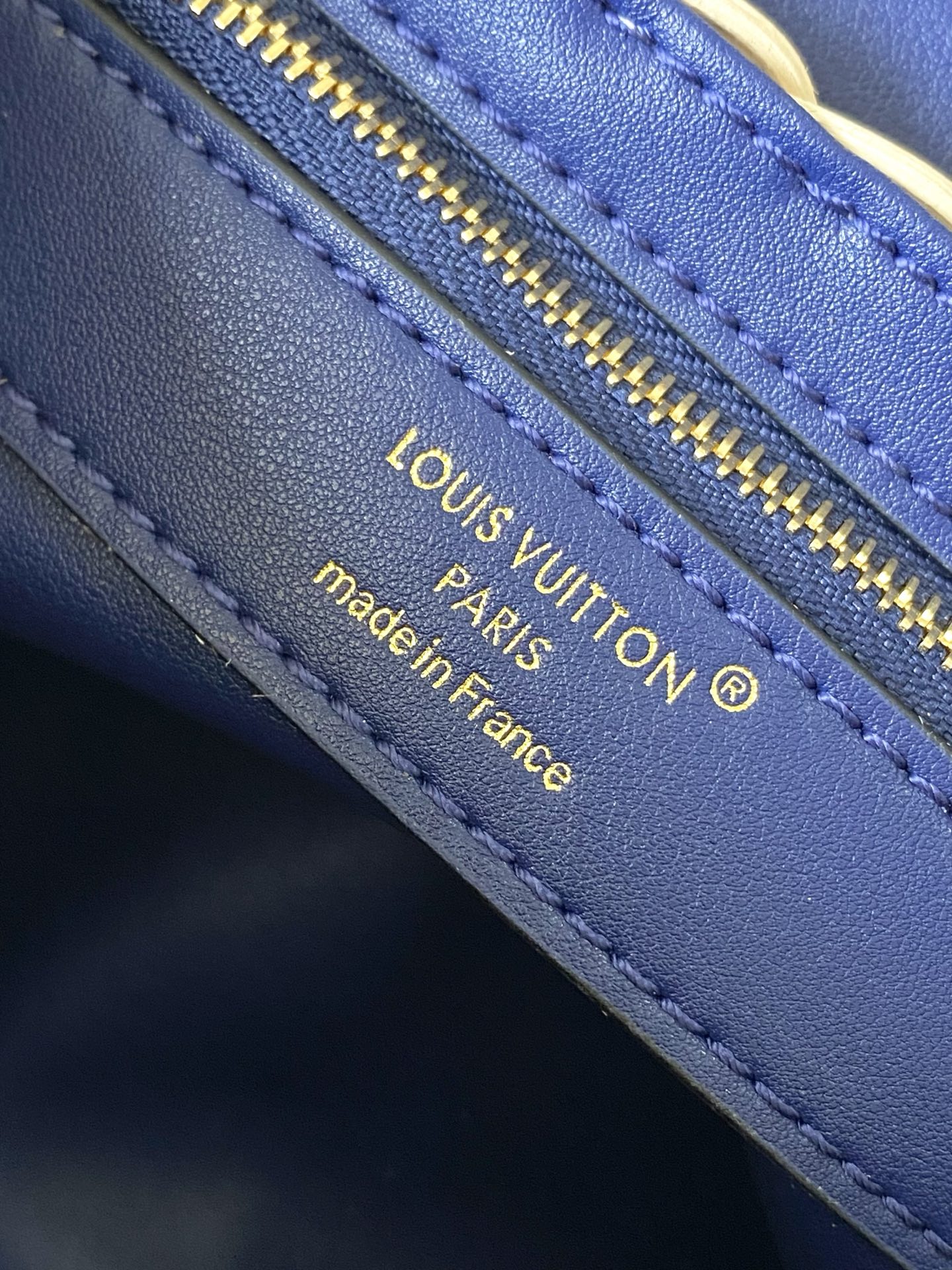 特级原厂皮 M48865 紫色鳄鱼皮迷你 本款Capucines mini 手袋回溯品牌于1892年推出