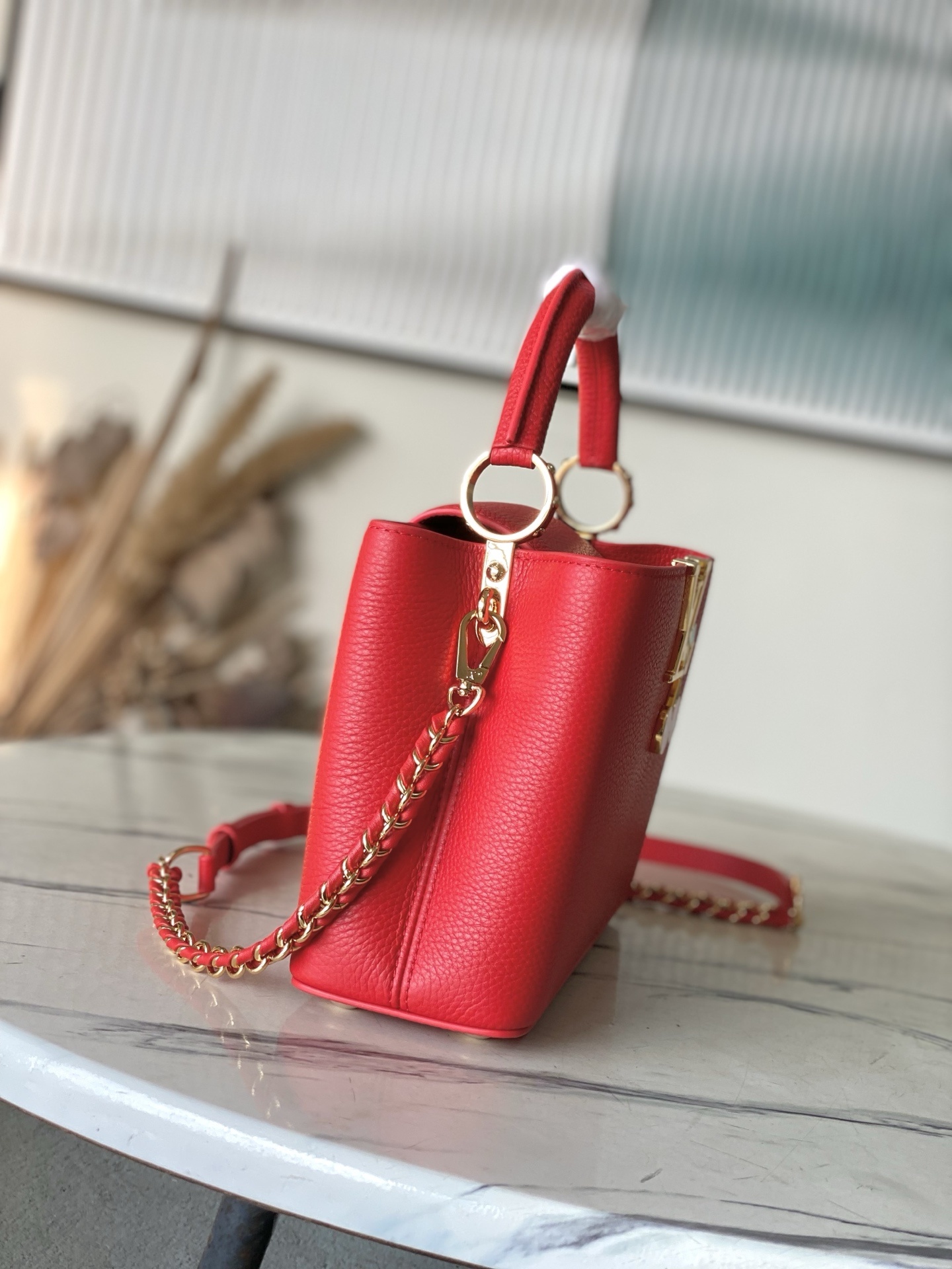 特级原厂皮 M13250 小号 红樱桃拼金扣链条 本款Capucines手袋取材细腻Taurillon