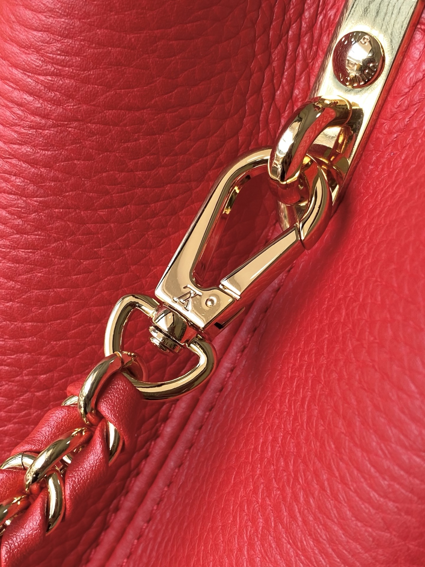 特级原厂皮 M13250 小号 红樱桃拼金扣链条 本款Capucines手袋取材细腻Taurillon