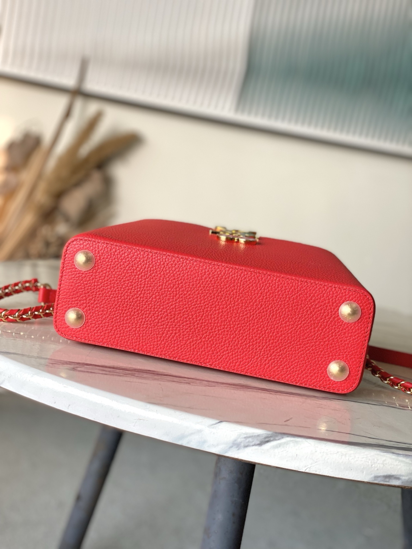 特级原厂皮 M13250 小号 红樱桃拼金扣链条 本款Capucines手袋取材细腻Taurillon