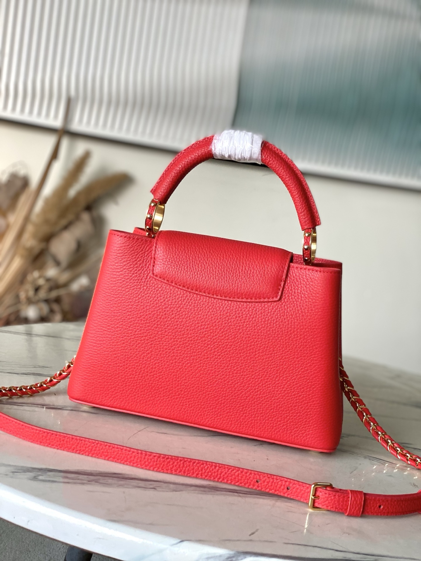 特级原厂皮 M13250 小号 红樱桃拼金扣链条 本款Capucines手袋取材细腻Taurillon