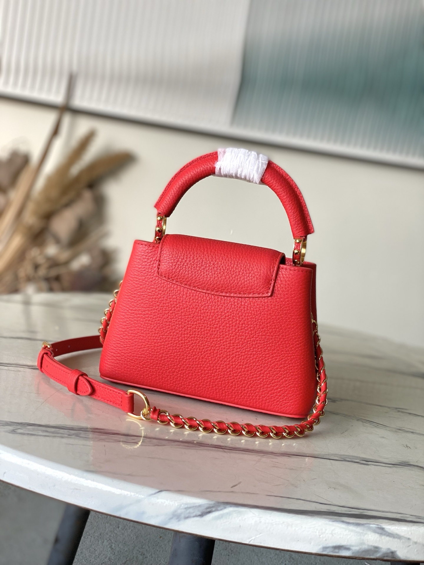 特级原厂皮 M13250 迷你 红樱桃拼金扣链条 本款Capucines手袋取材细腻Taurillon