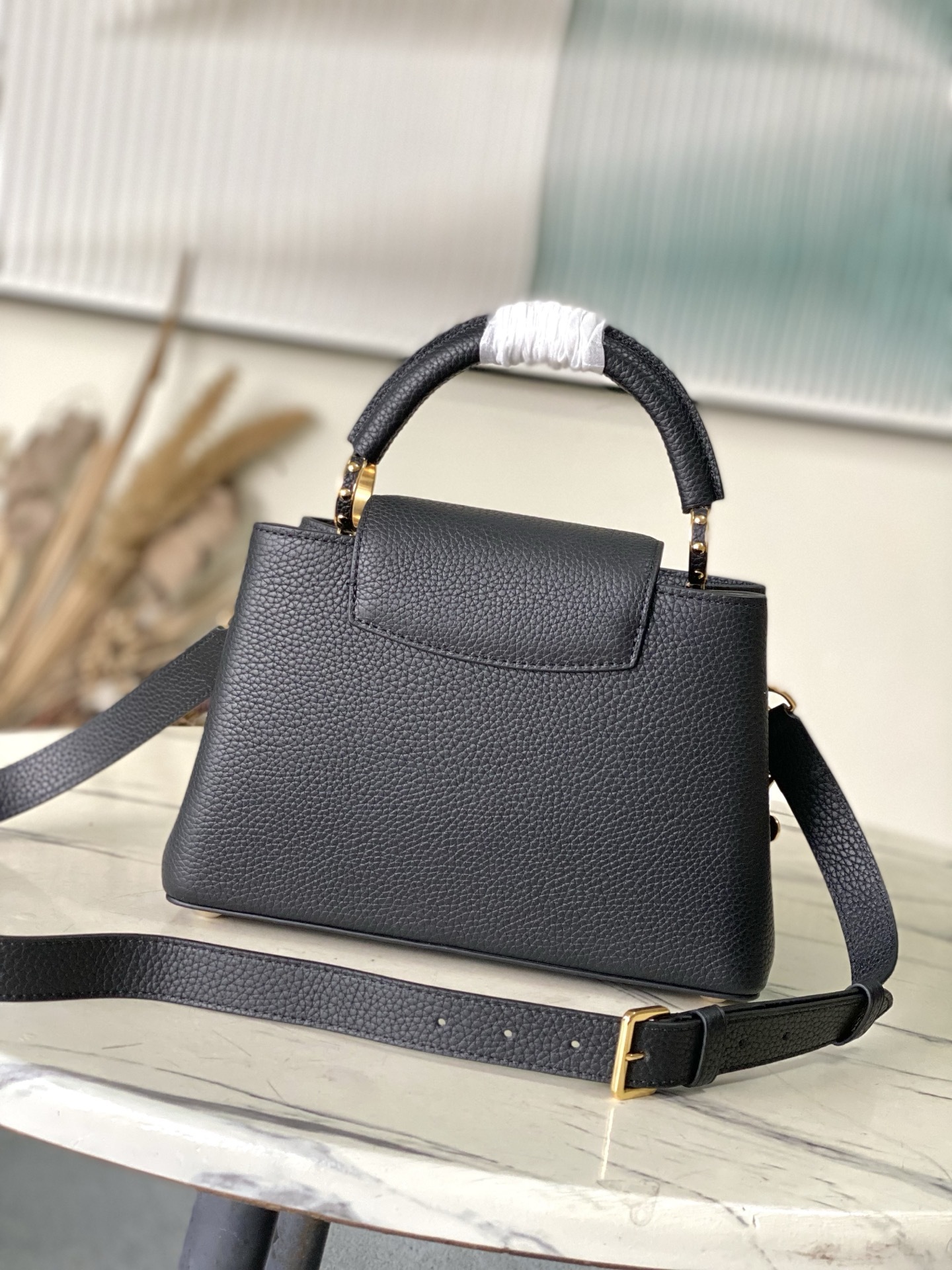 特级原厂皮 M13714 小号 本款Capucines小号手袋出自路易威登x村上隆复刻系列,以灵动风姿彰