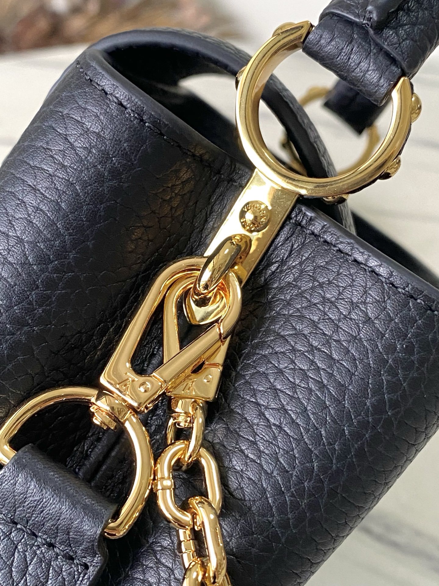 特级原厂皮 M13714 迷你 本款Capucines 迷你 手袋出自路易威登x村上隆复刻系列,以灵动风