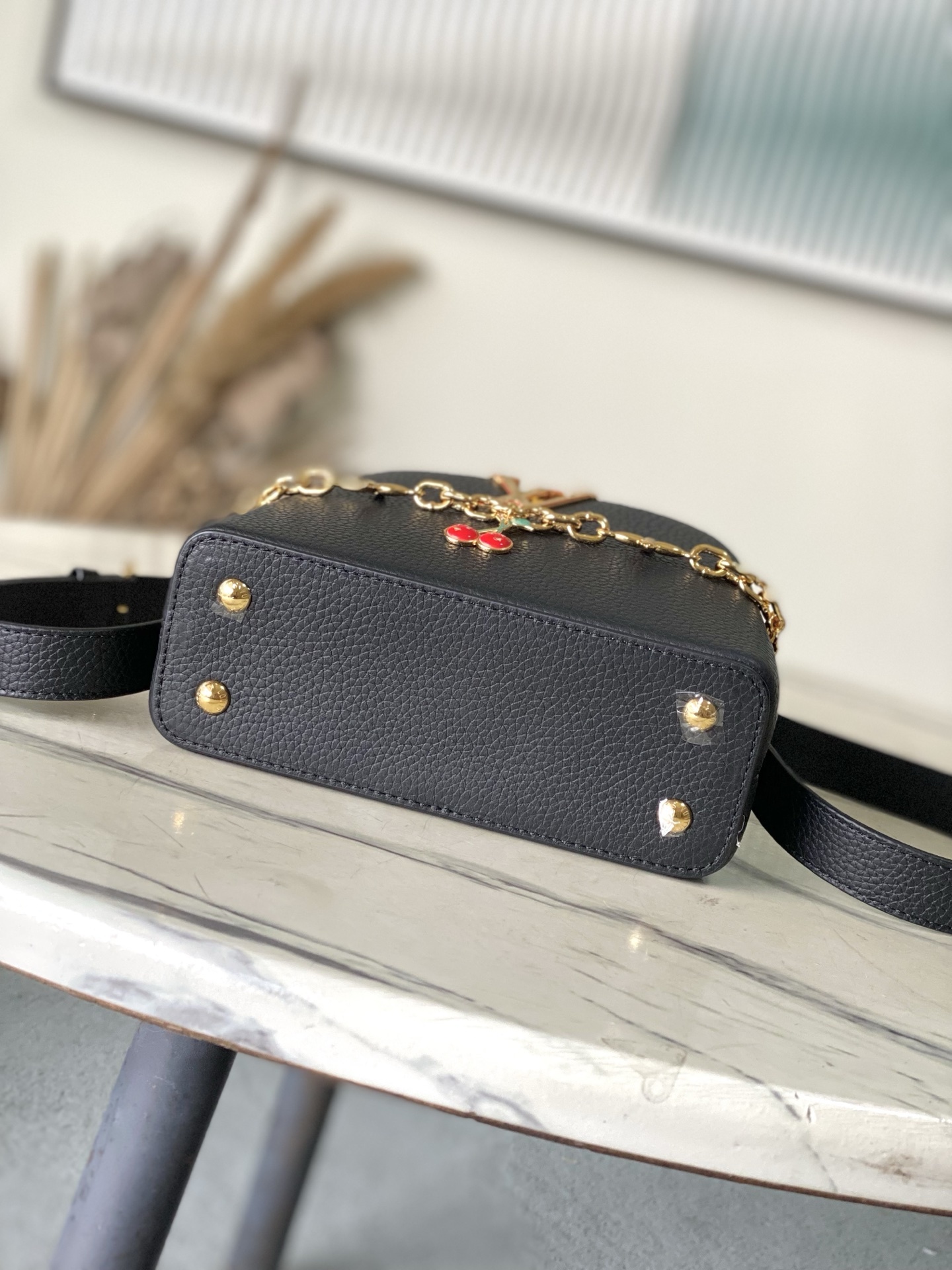 特级原厂皮 M13714 迷你 本款Capucines 迷你 手袋出自路易威登x村上隆复刻系列,以灵动风