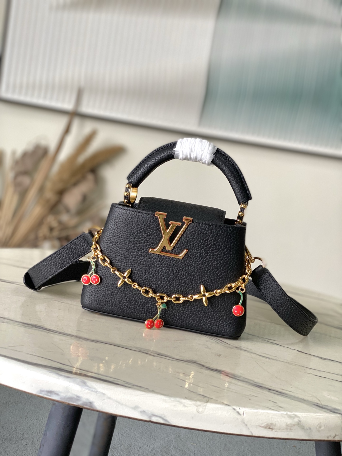 特级原厂皮 M13714 迷你 本款Capucines 迷你 手袋出自路易威登x村上隆复刻系列，以灵动风