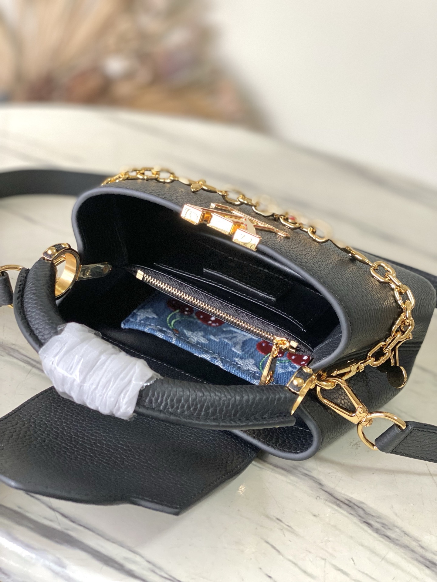 特级原厂皮 M13714 迷你 本款Capucines 迷你 手袋出自路易威登x村上隆复刻系列,以灵动风