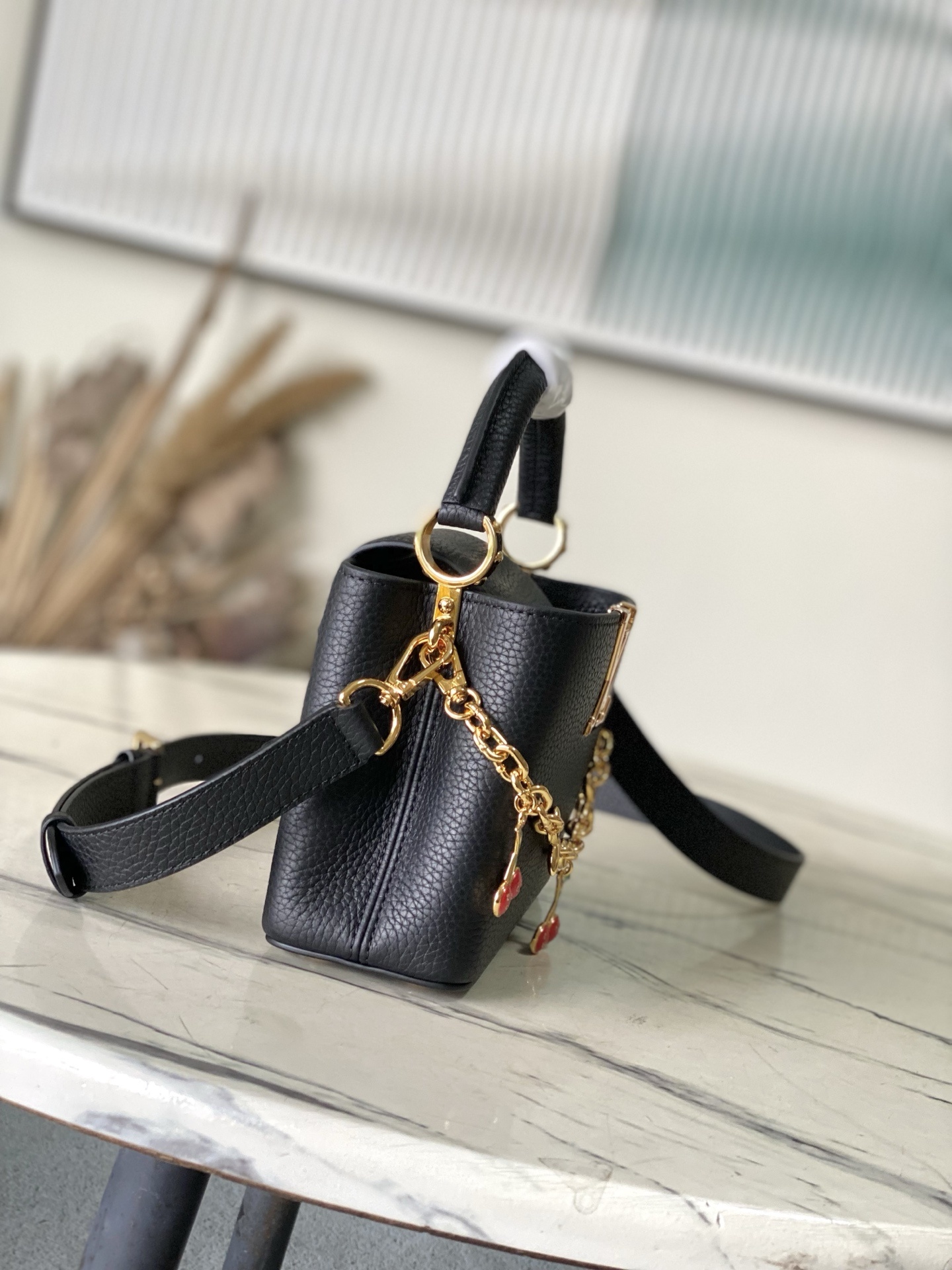 特级原厂皮 M13714 迷你 本款Capucines 迷你 手袋出自路易威登x村上隆复刻系列,以灵动风