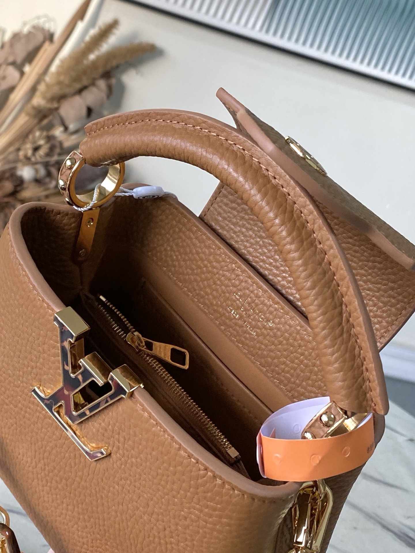 特级原厂皮 M14381 迷你 本款Capucines迷你 手袋出自Harmony系列,以装饰性链条探索