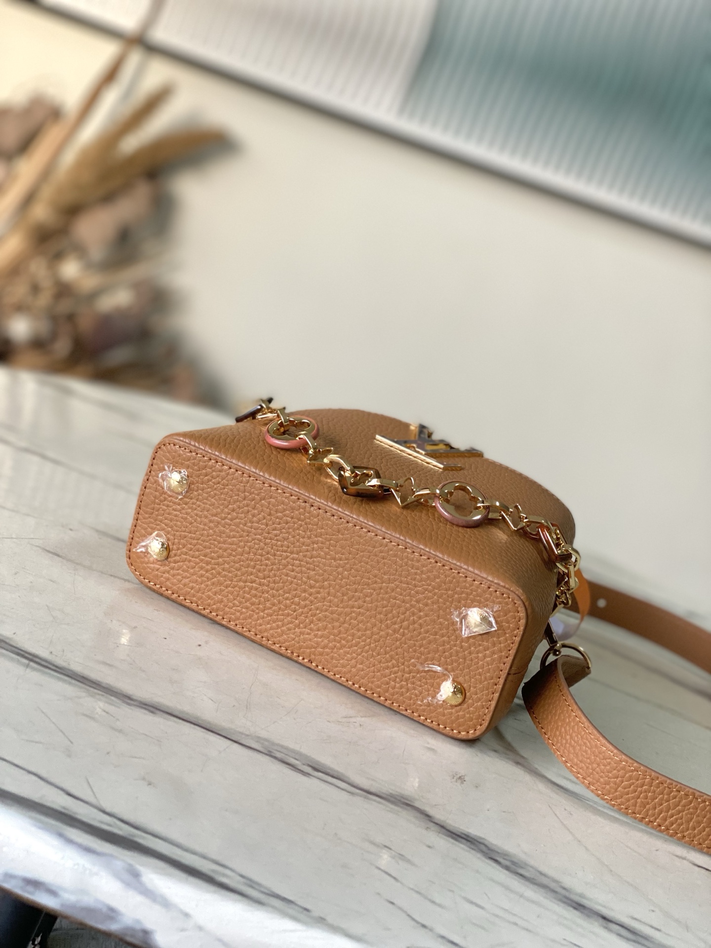 特级原厂皮 M14381 迷你 本款Capucines迷你 手袋出自Harmony系列,以装饰性链条探索