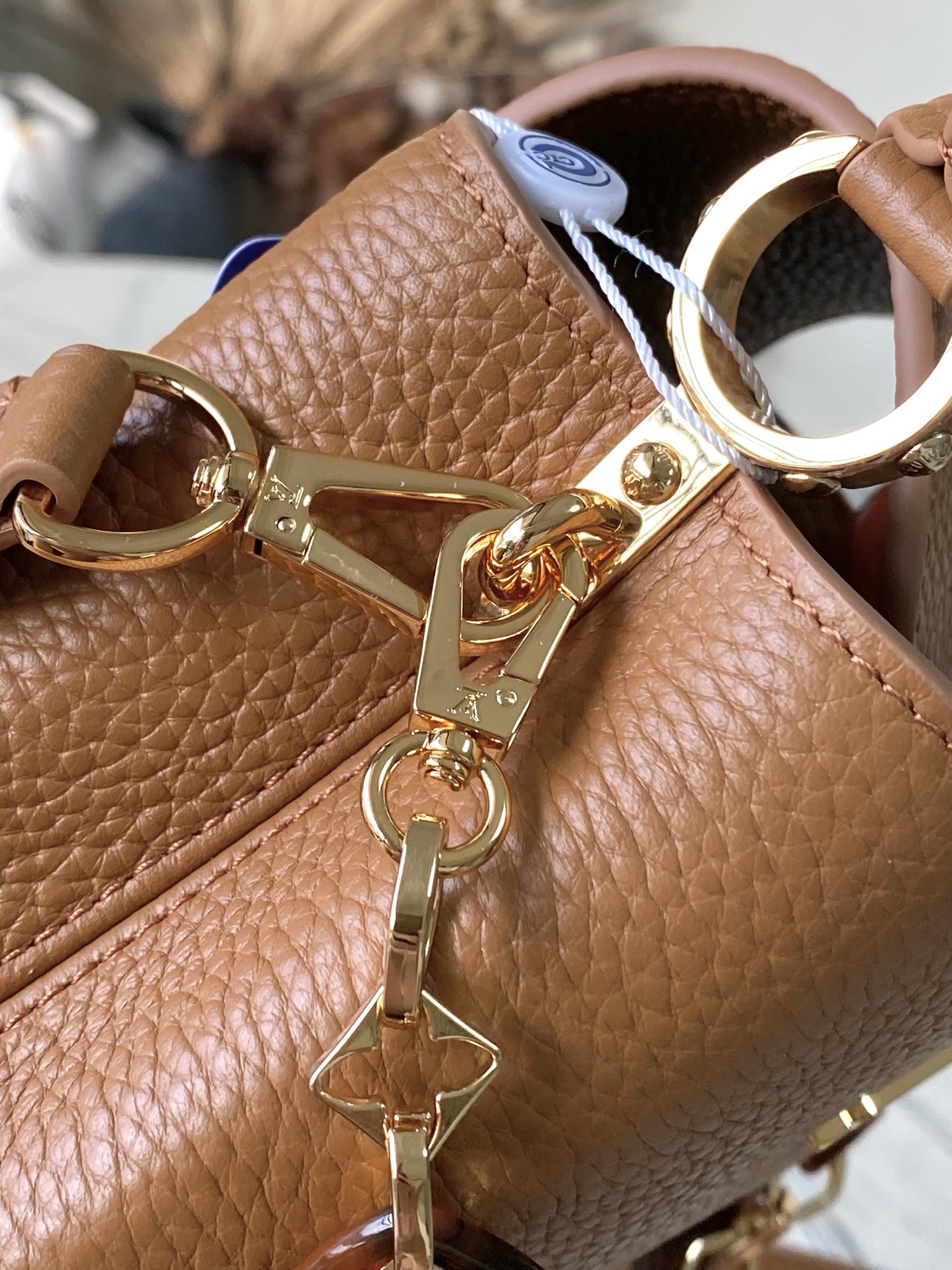 特级原厂皮 M14381 迷你 本款Capucines迷你 手袋出自Harmony系列,以装饰性链条探索