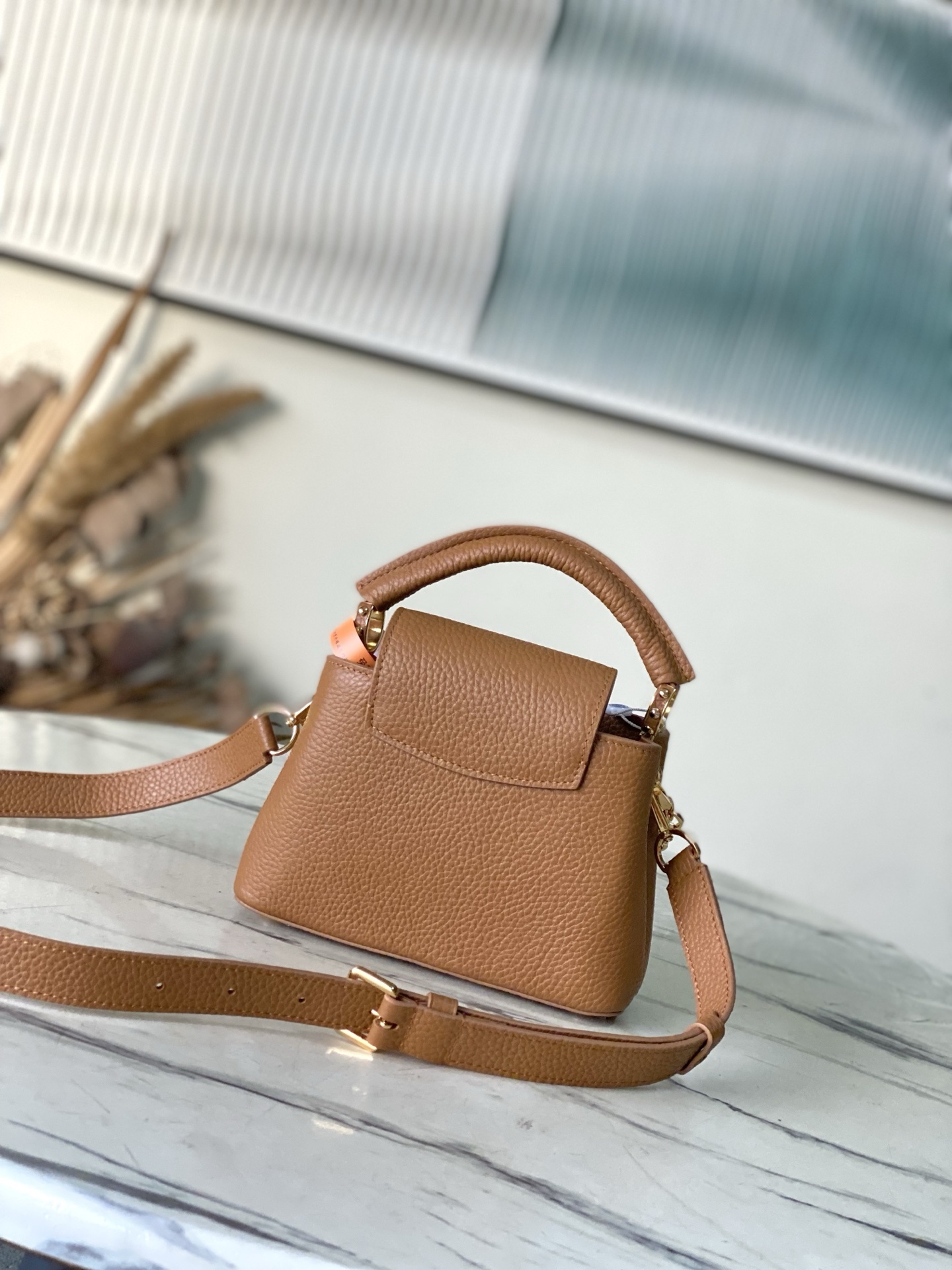 特级原厂皮 M14381 迷你 本款Capucines迷你 手袋出自Harmony系列,以装饰性链条探索