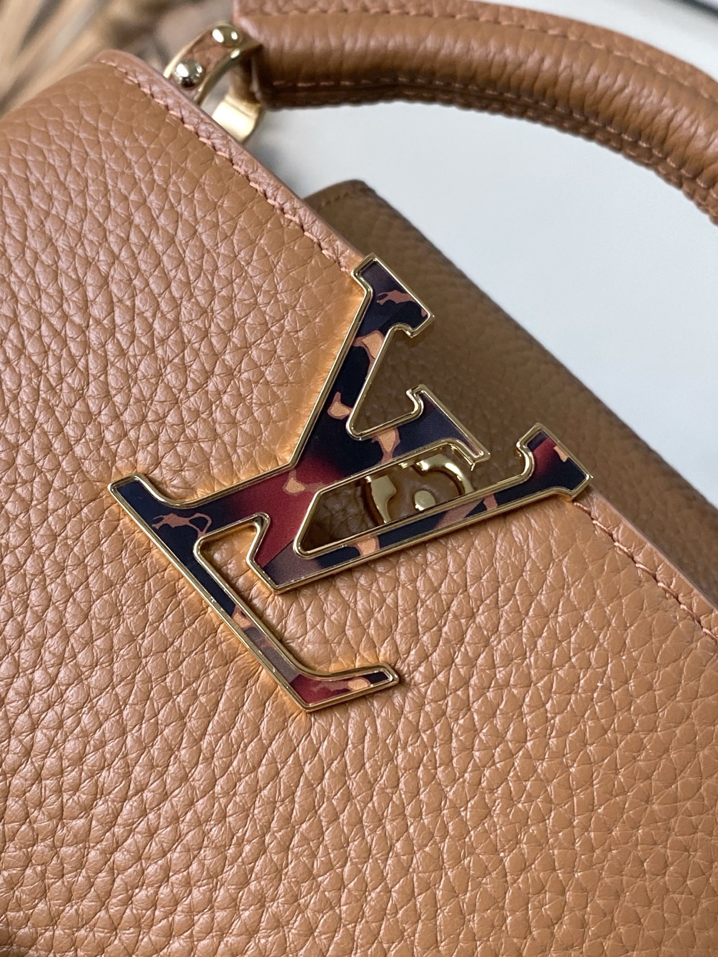 特级原厂皮 M14381 迷你 本款Capucines迷你 手袋出自Harmony系列,以装饰性链条探索