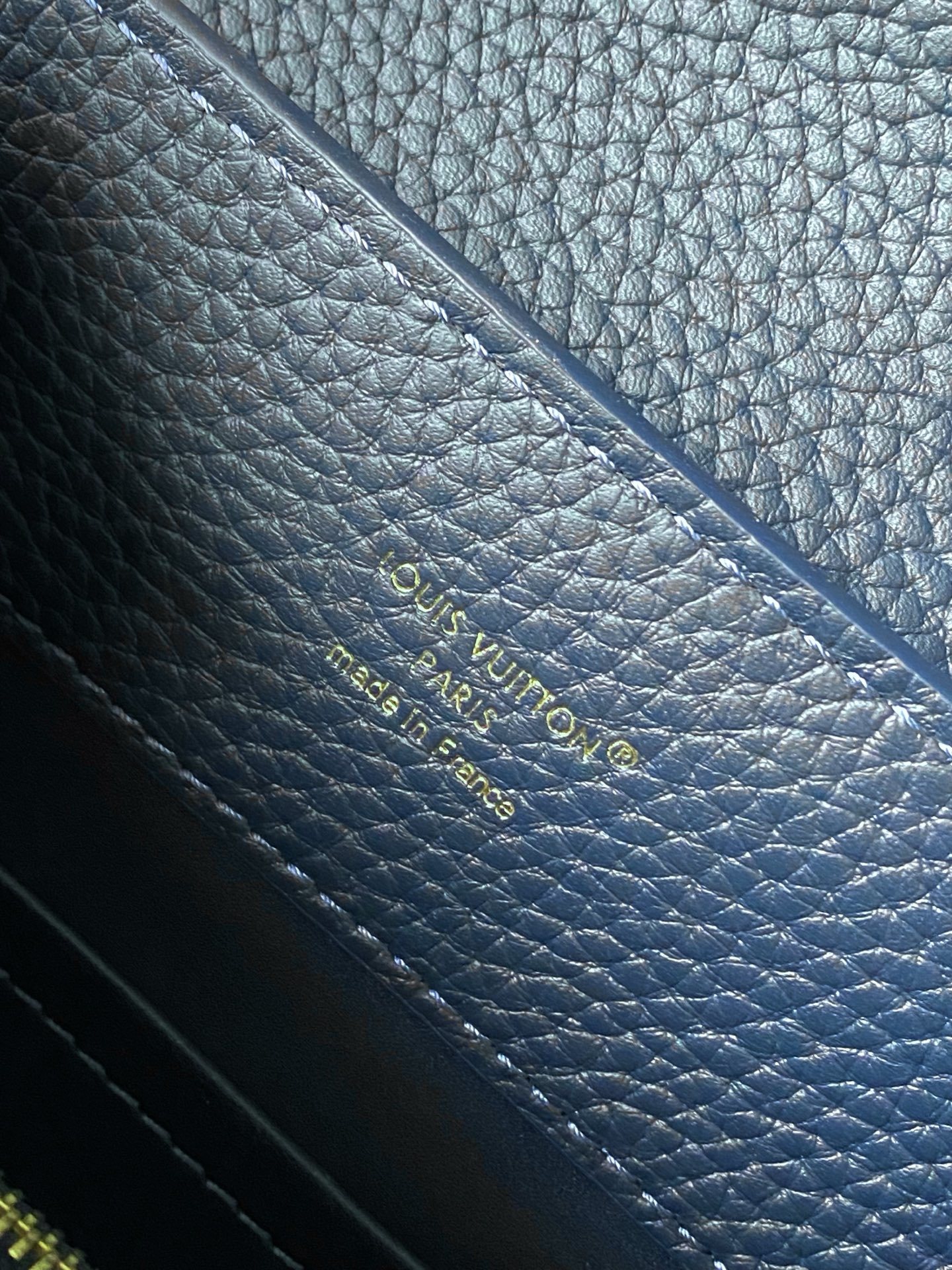 特级原厂皮 M14971 小号 本款Capucines小号手袋出自Harmony系列,以装饰性链条探索M