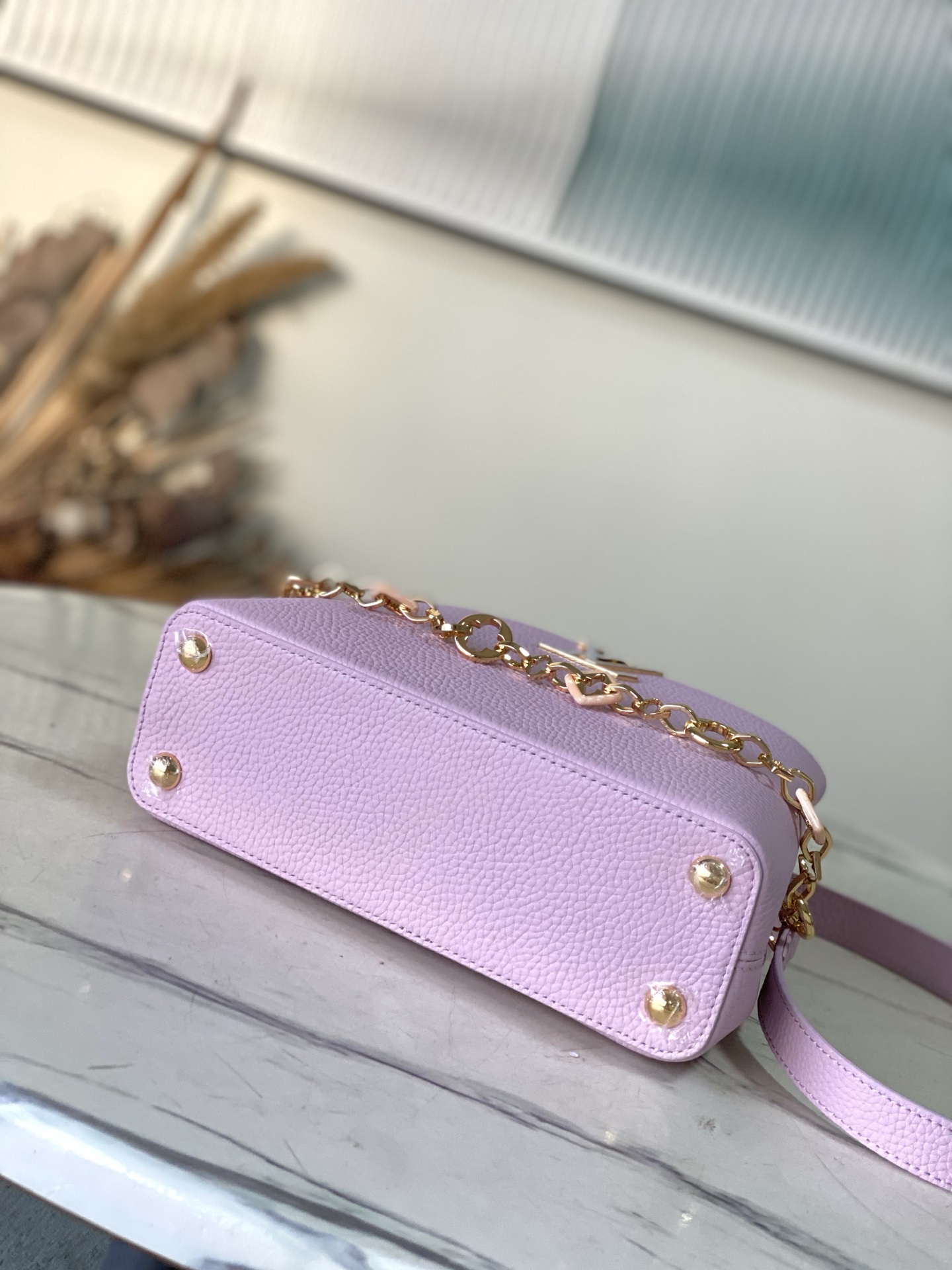 特级原厂皮 M14972 小号 本款Capucines小号手袋出自Harmony系列,以装饰性链条探索M