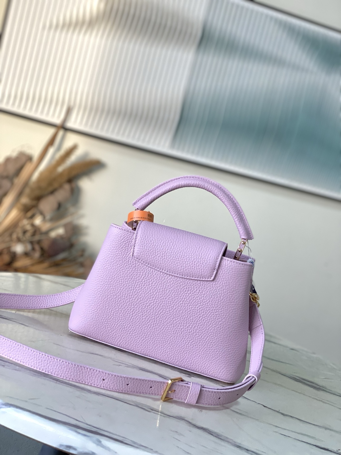 特级原厂皮 M14972 小号 本款Capucines小号手袋出自Harmony系列,以装饰性链条探索M