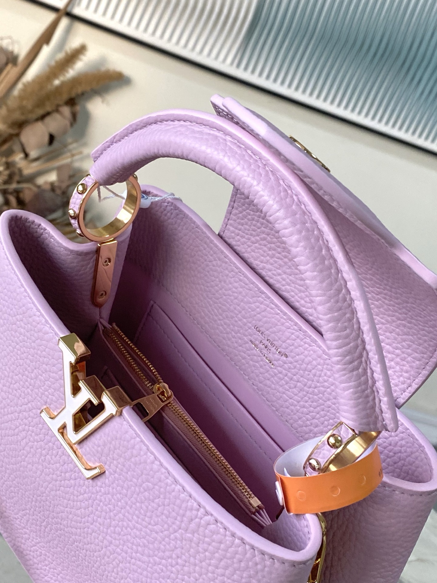 特级原厂皮 M14972 小号 本款Capucines小号手袋出自Harmony系列,以装饰性链条探索M