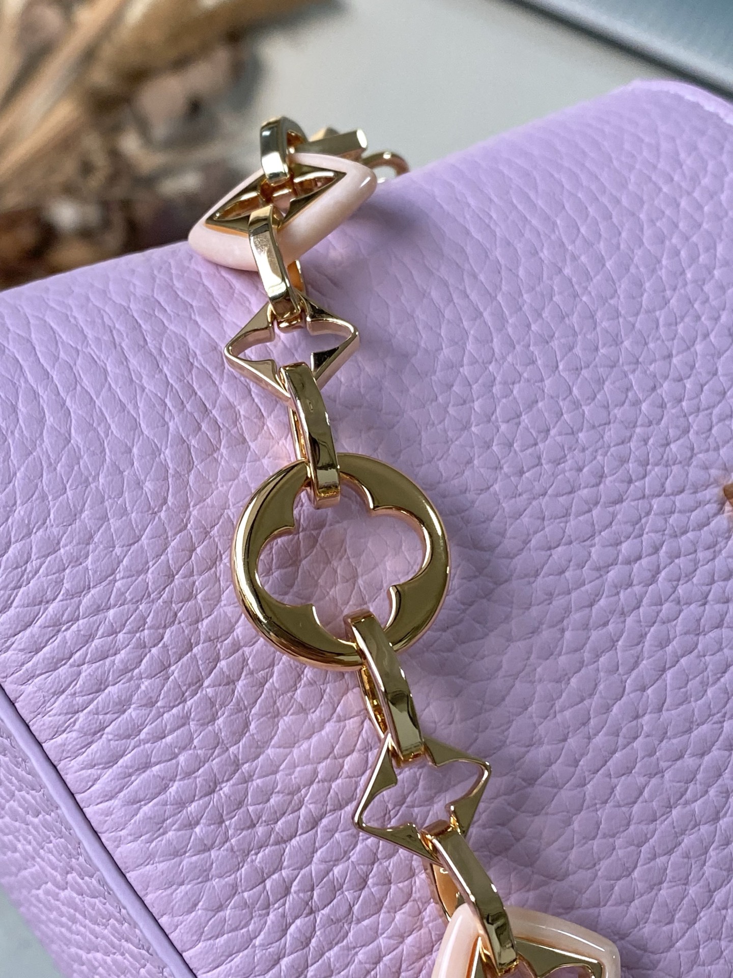 特级原厂皮 M14972 迷你 本款Capucines迷你 手袋出自Harmony系列,以装饰性链条探索