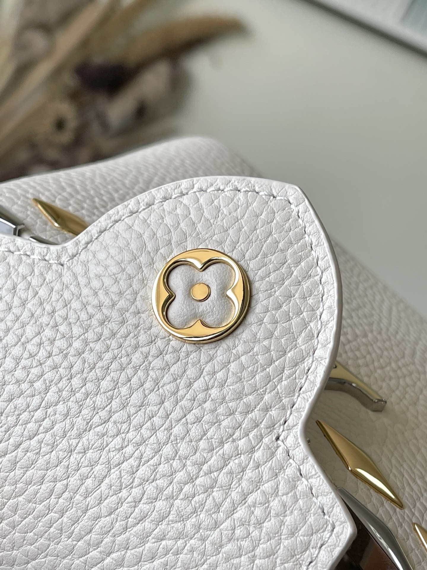 特级原厂皮 M11964 米白迷你 本款Capucines 迷你手袋材Taurillon牛皮革,以混合金