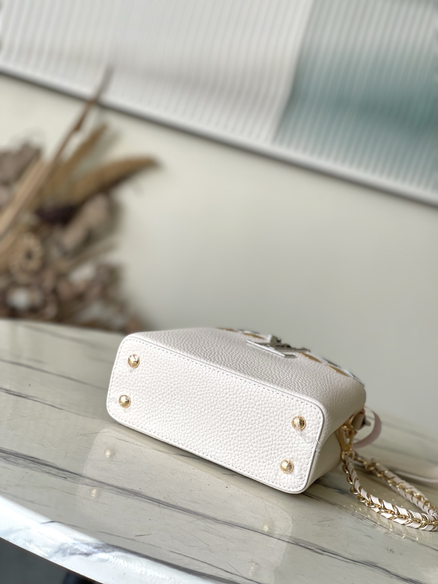 特级原厂皮 M11964 米白迷你 本款Capucines 迷你手袋材Taurillon牛皮革,以混合金