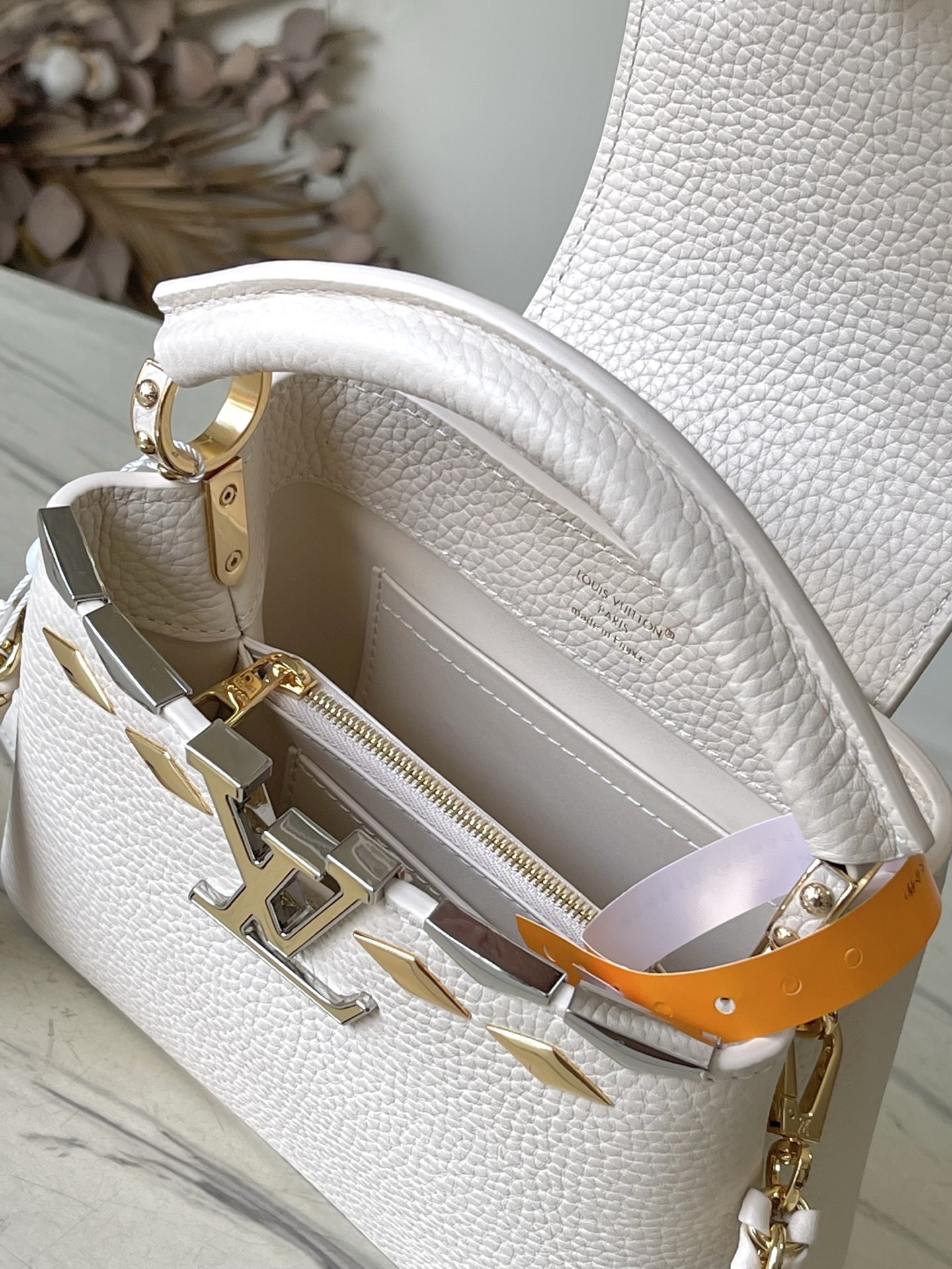 特级原厂皮 M11964 米白迷你 本款Capucines 迷你手袋材Taurillon牛皮革,以混合金