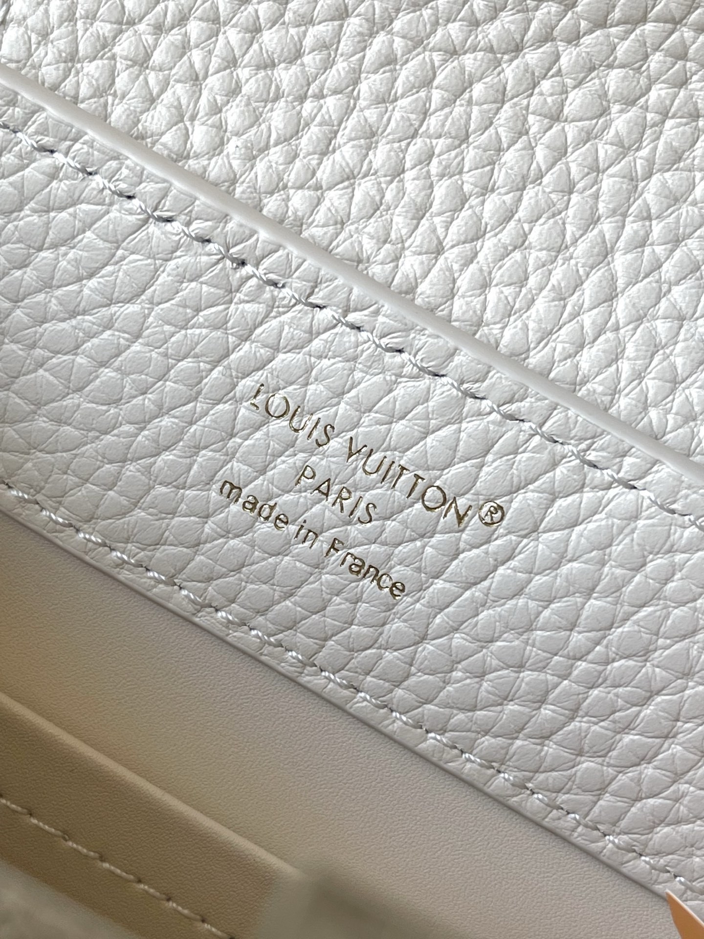 特级原厂皮 M11964 米白迷你 本款Capucines 迷你手袋材Taurillon牛皮革,以混合金