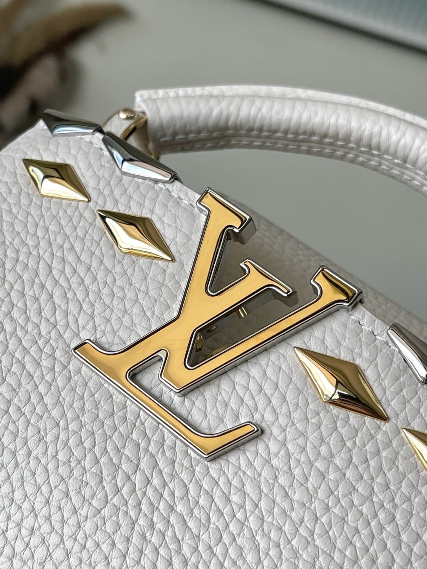 特级原厂皮 M11964 米白迷你 本款Capucines 迷你手袋材Taurillon牛皮革,以混合金