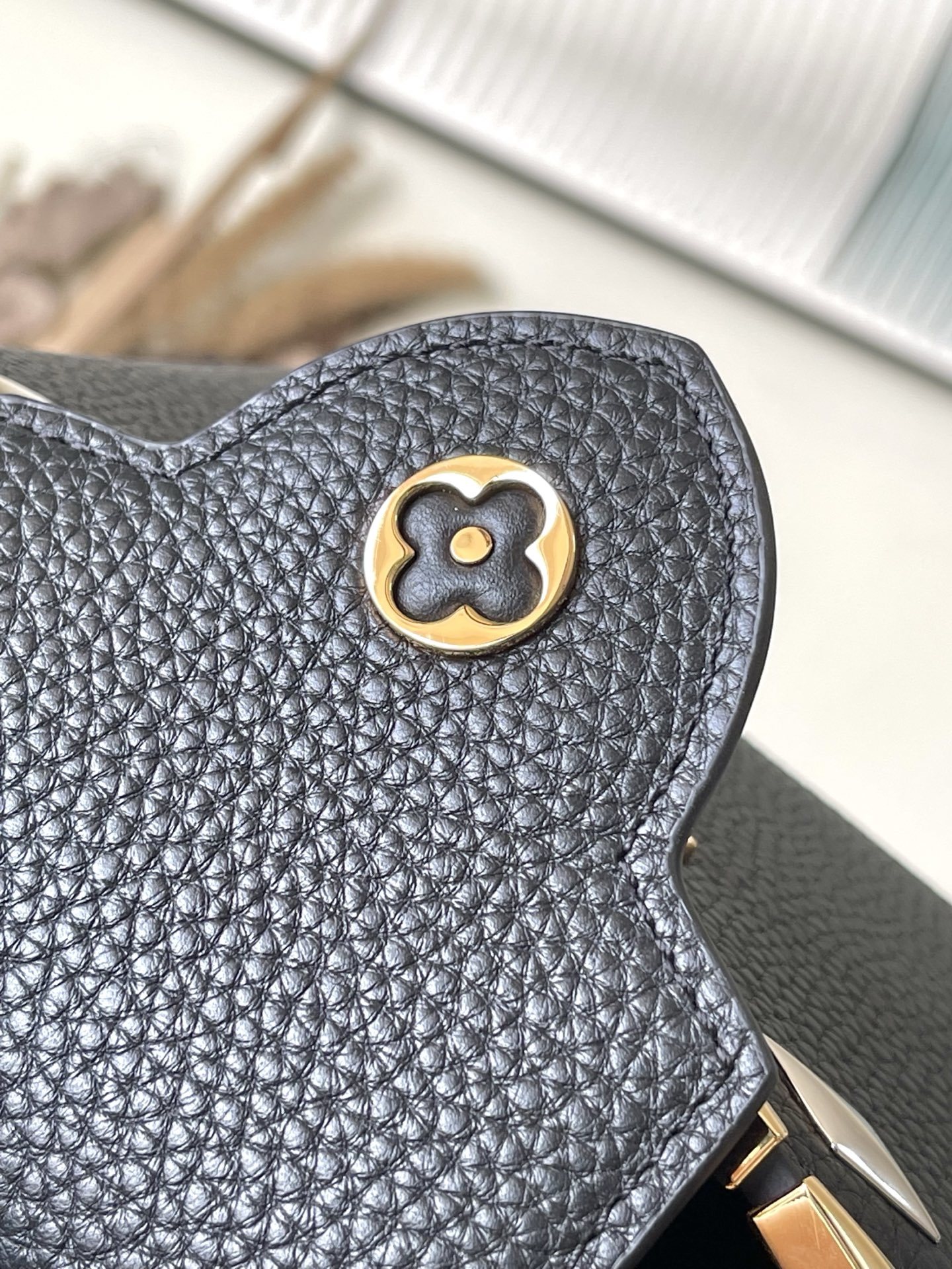 特级原厂皮 M12135 黑色迷你 本款Capucines 迷你手袋材Taurillon牛皮革,以混合金