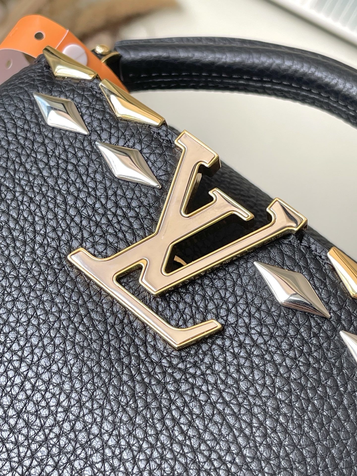 特级原厂皮 M12135 黑色迷你 本款Capucines 迷你手袋材Taurillon牛皮革,以混合金