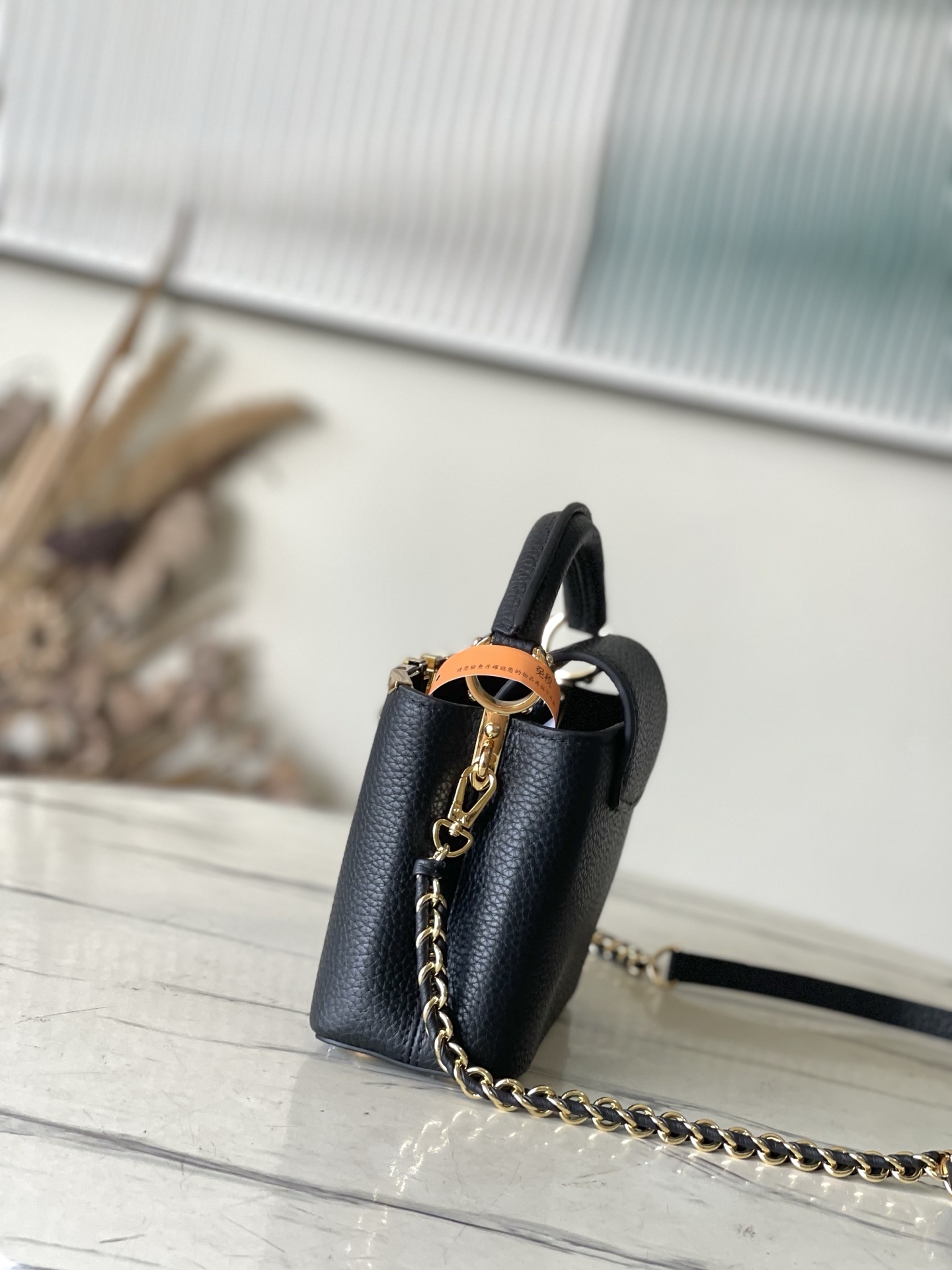 特级原厂皮 M12135 黑色迷你 本款Capucines 迷你手袋材Taurillon牛皮革,以混合金