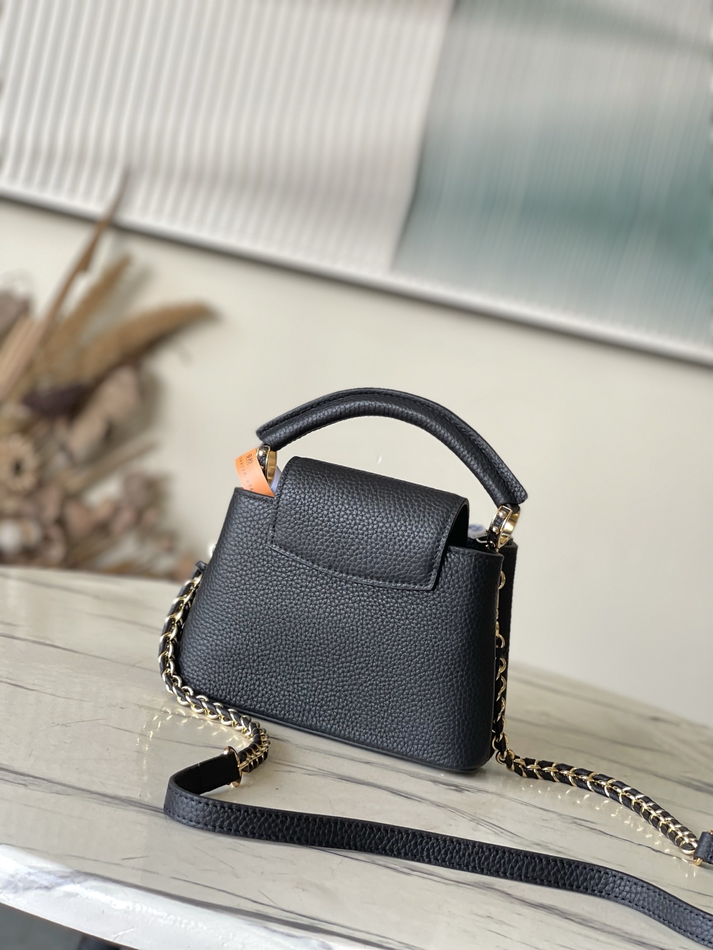 特级原厂皮 M12135 黑色迷你 本款Capucines 迷你手袋材Taurillon牛皮革,以混合金