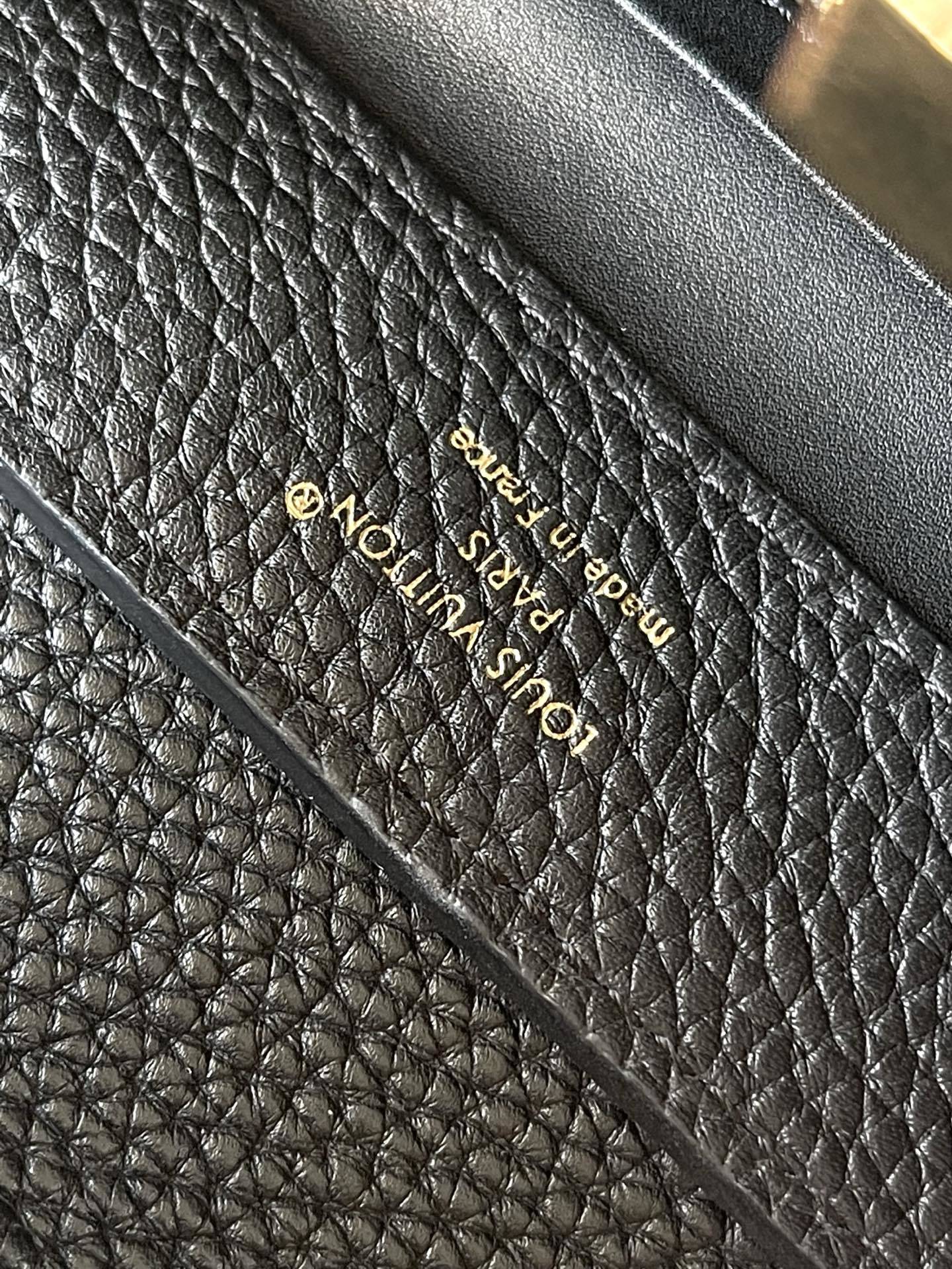 特级原厂皮 M12135 黑色迷你 本款Capucines 迷你手袋材Taurillon牛皮革,以混合金