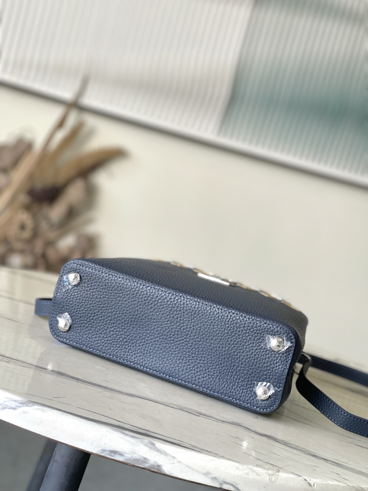 特级原厂皮 M12751 宝蓝小号 本款Capucines BB手袋材Taurillon牛皮革,以混合金