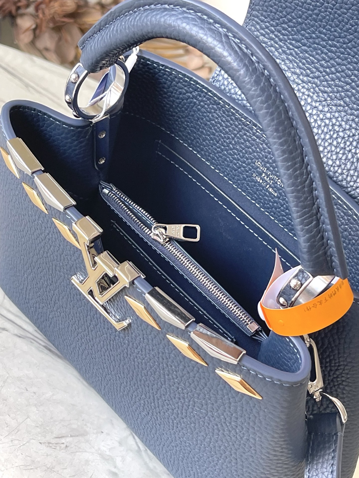 特级原厂皮 M12751 宝蓝小号 本款Capucines BB手袋材Taurillon牛皮革,以混合金