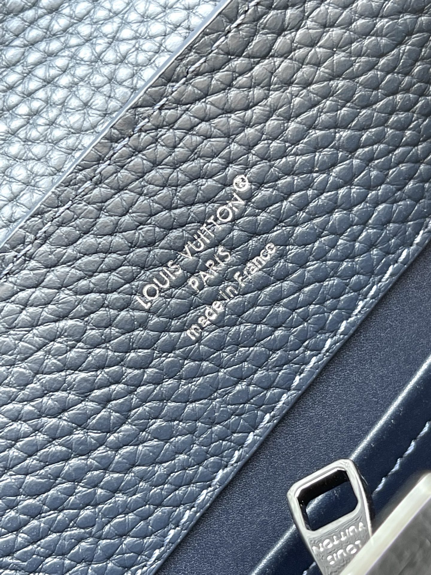 特级原厂皮 M12751 宝蓝小号 本款Capucines BB手袋材Taurillon牛皮革,以混合金