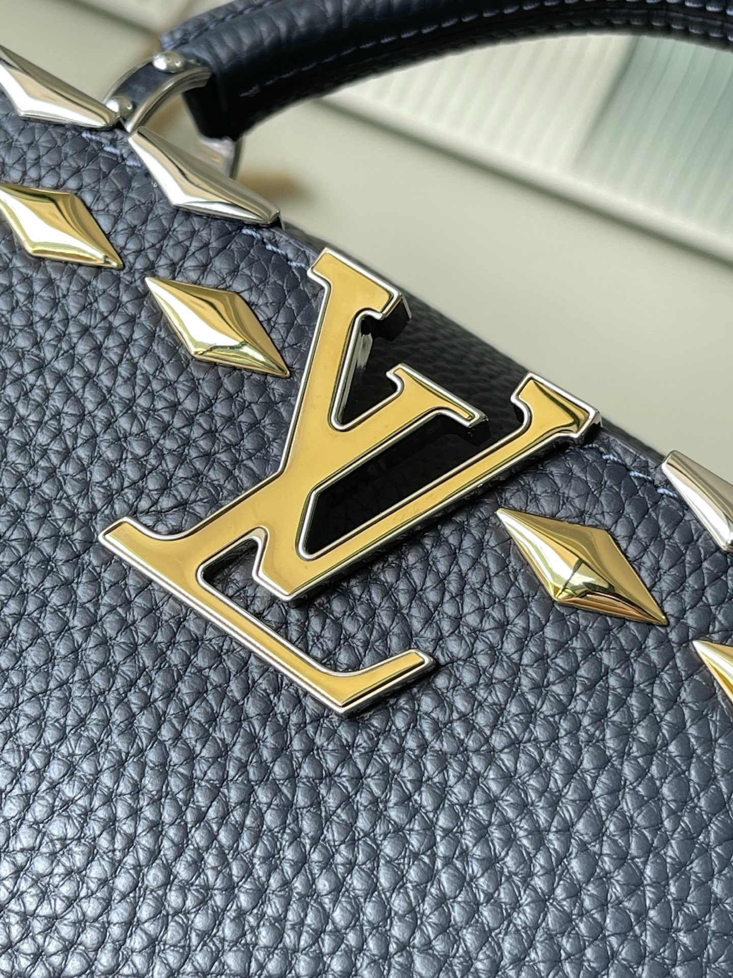 特级原厂皮 M12751 宝蓝小号 本款Capucines BB手袋材Taurillon牛皮革,以混合金