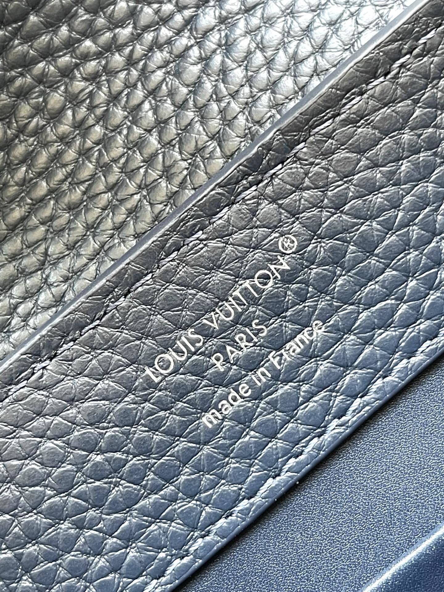 特级原厂皮 M12751 宝蓝迷你 本款Capucines 迷你手袋材Taurillon牛皮革,以混合金