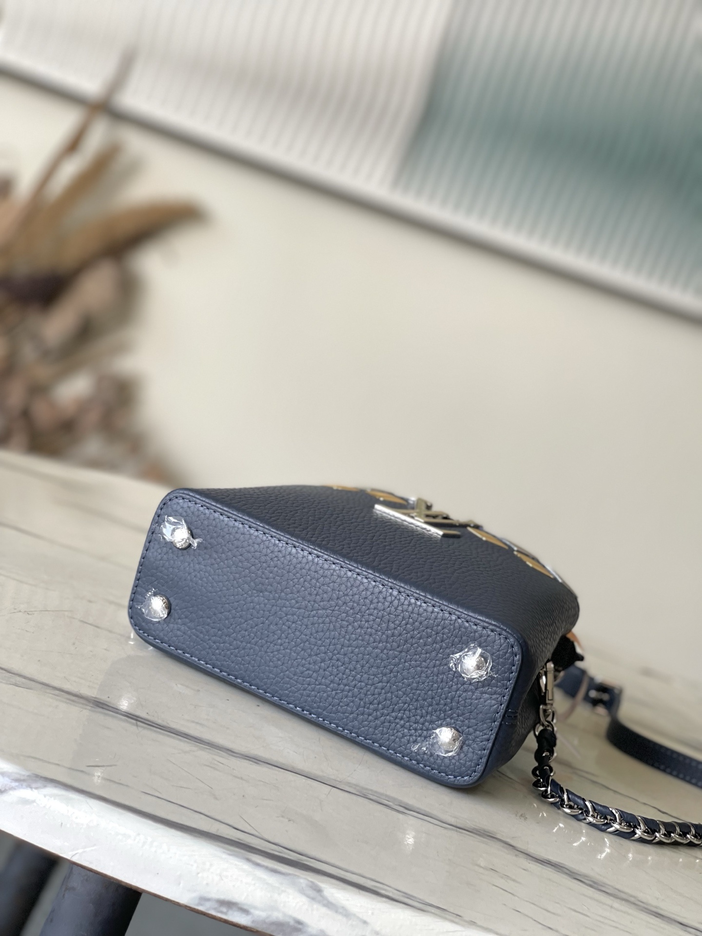 特级原厂皮 M12751 宝蓝迷你 本款Capucines 迷你手袋材Taurillon牛皮革,以混合金