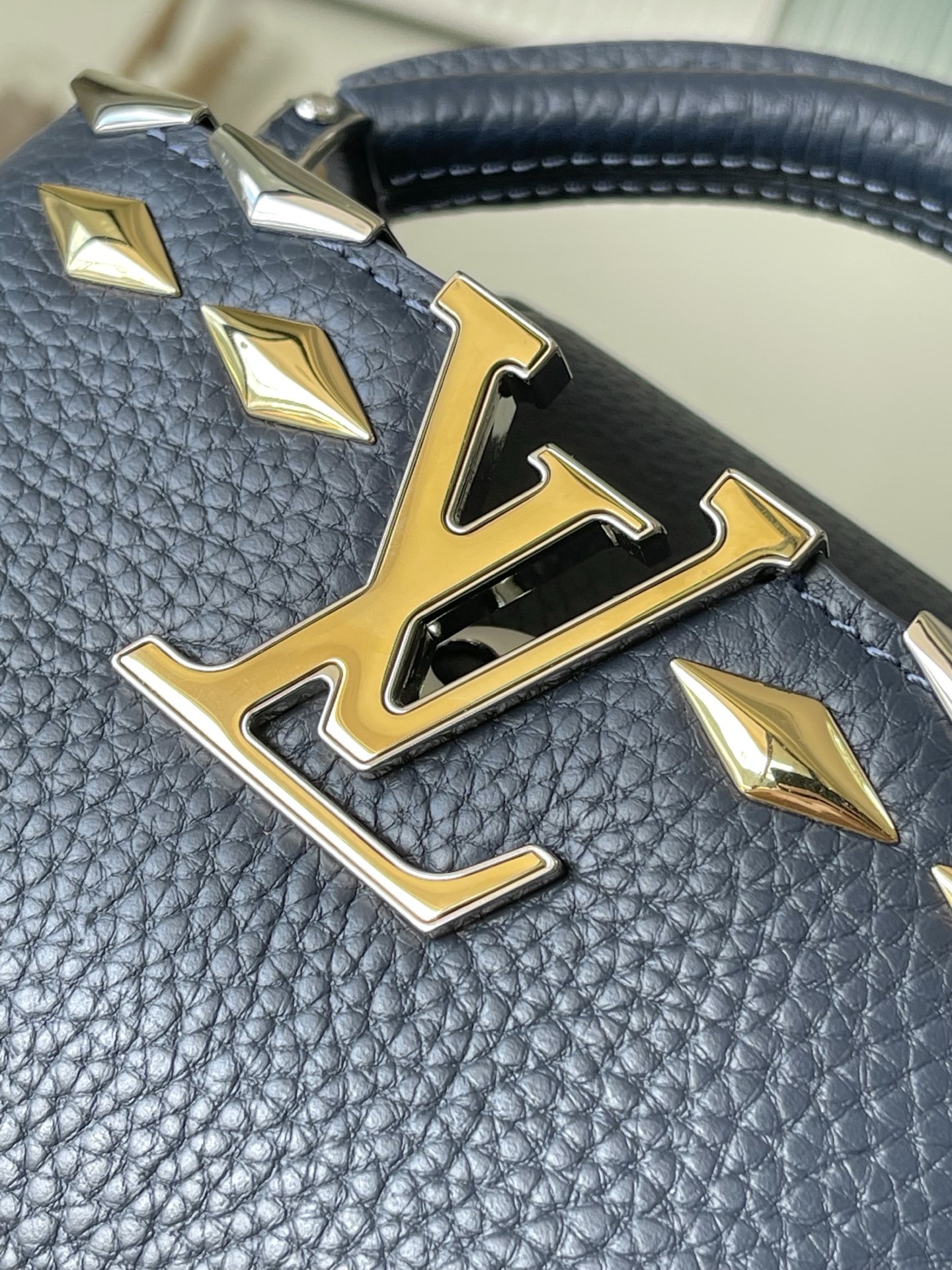 特级原厂皮 M12751 宝蓝迷你 本款Capucines 迷你手袋材Taurillon牛皮革,以混合金