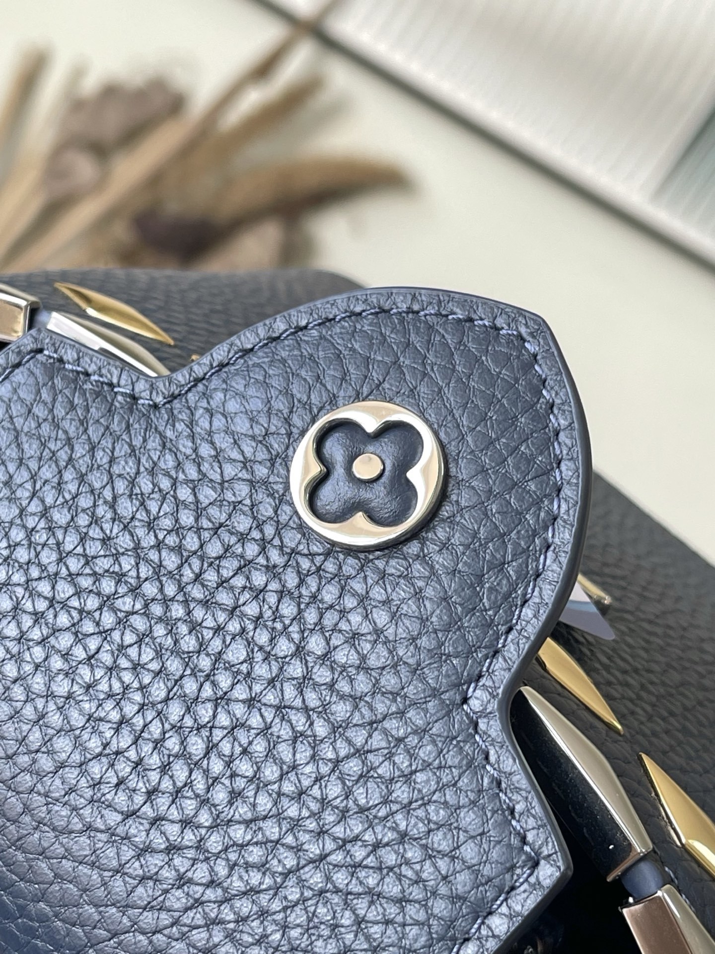 特级原厂皮 M12751 宝蓝迷你 本款Capucines 迷你手袋材Taurillon牛皮革,以混合金