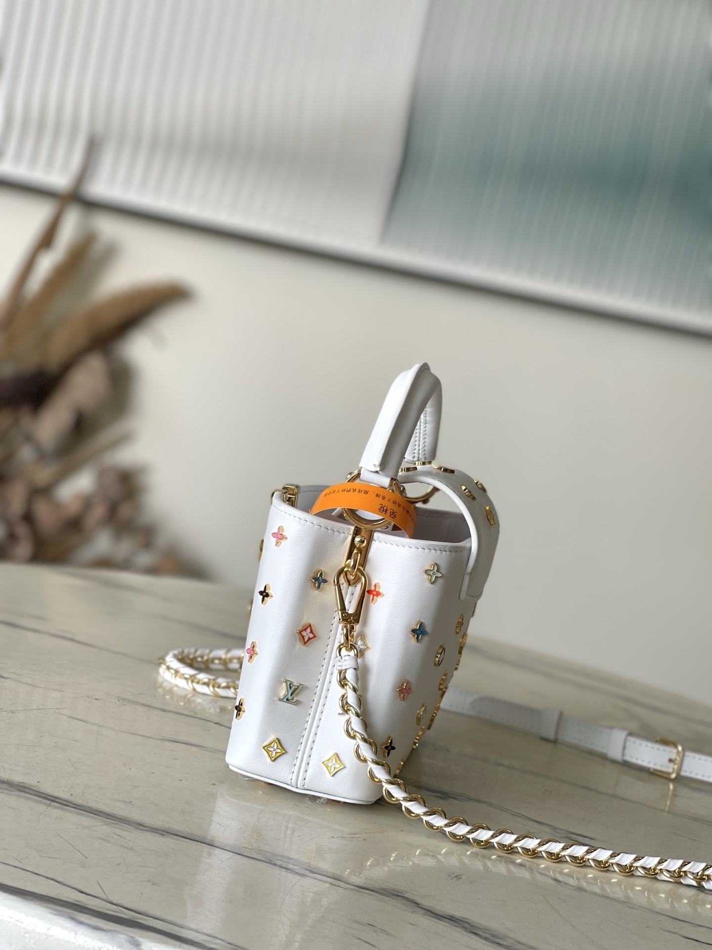 特级原厂皮 M14165 白色 本款 Capucines 手袋出自路易威登 x 村上隆再版系列,选用 T