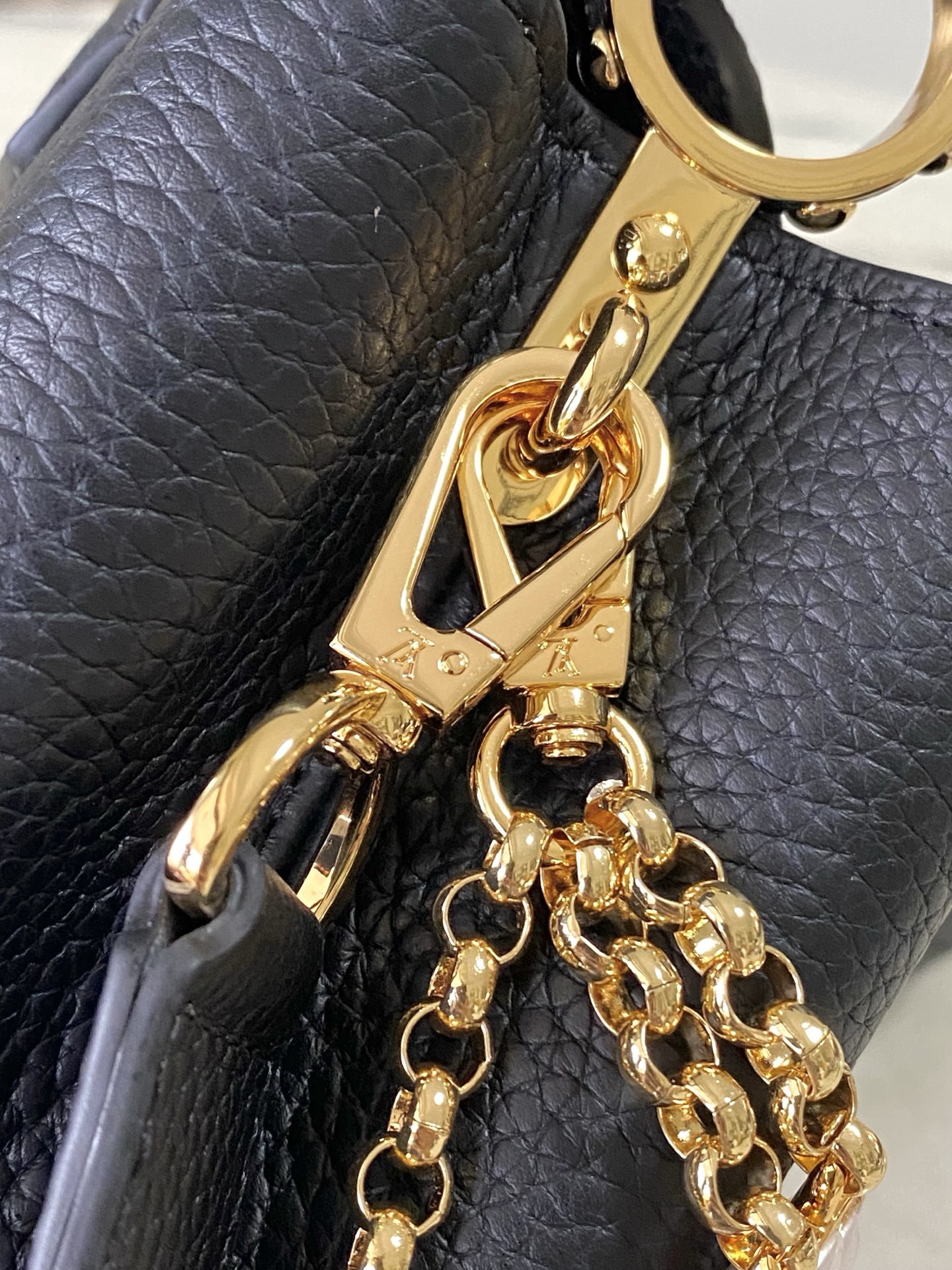 特级原厂皮 M25903 黑色 迷你 本款Capucines迷你手袋向巴洛克风格珠宝汲取灵感,为链条融入