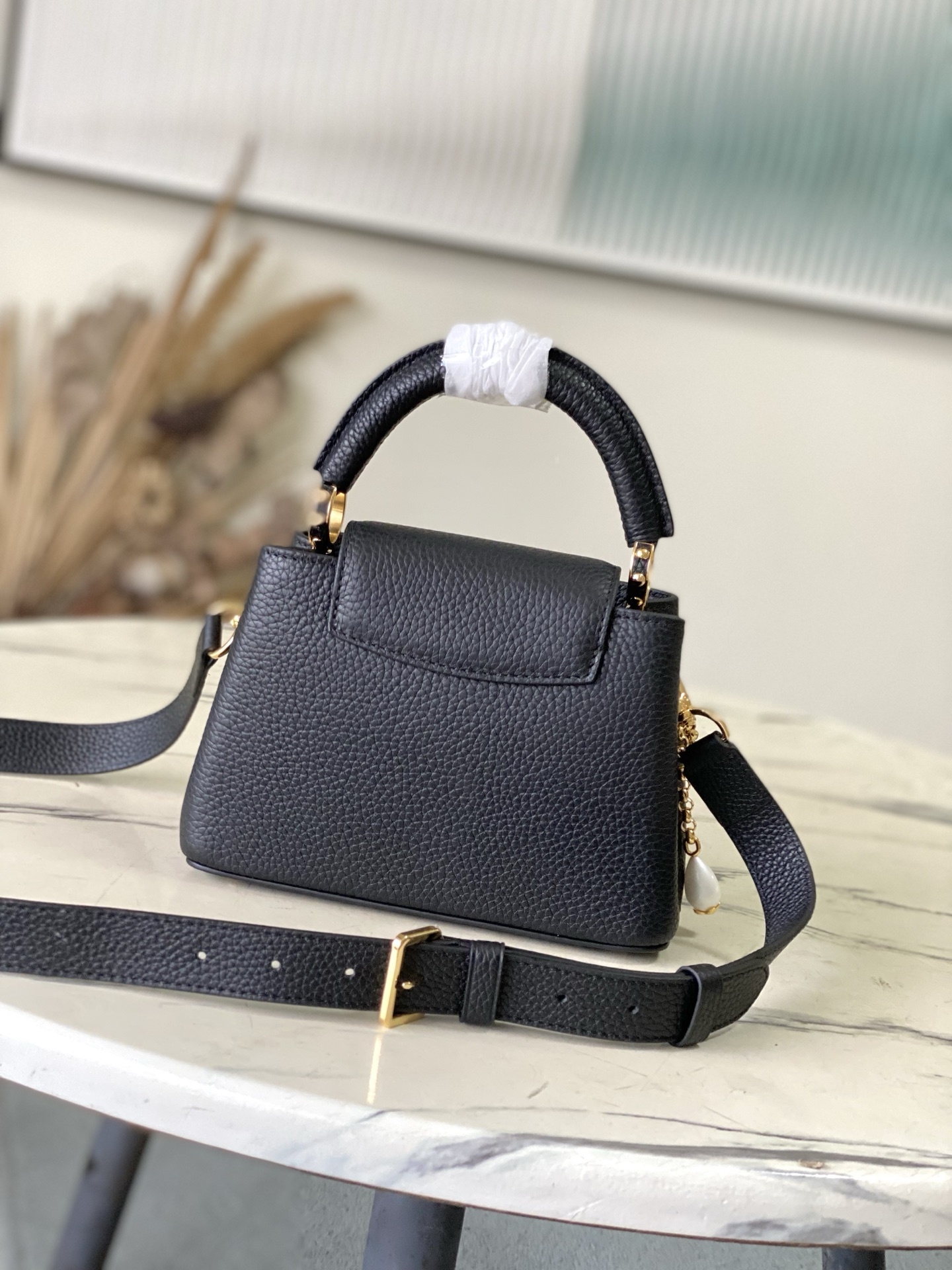 特级原厂皮 M25903 黑色 迷你 本款Capucines迷你手袋向巴洛克风格珠宝汲取灵感,为链条融入