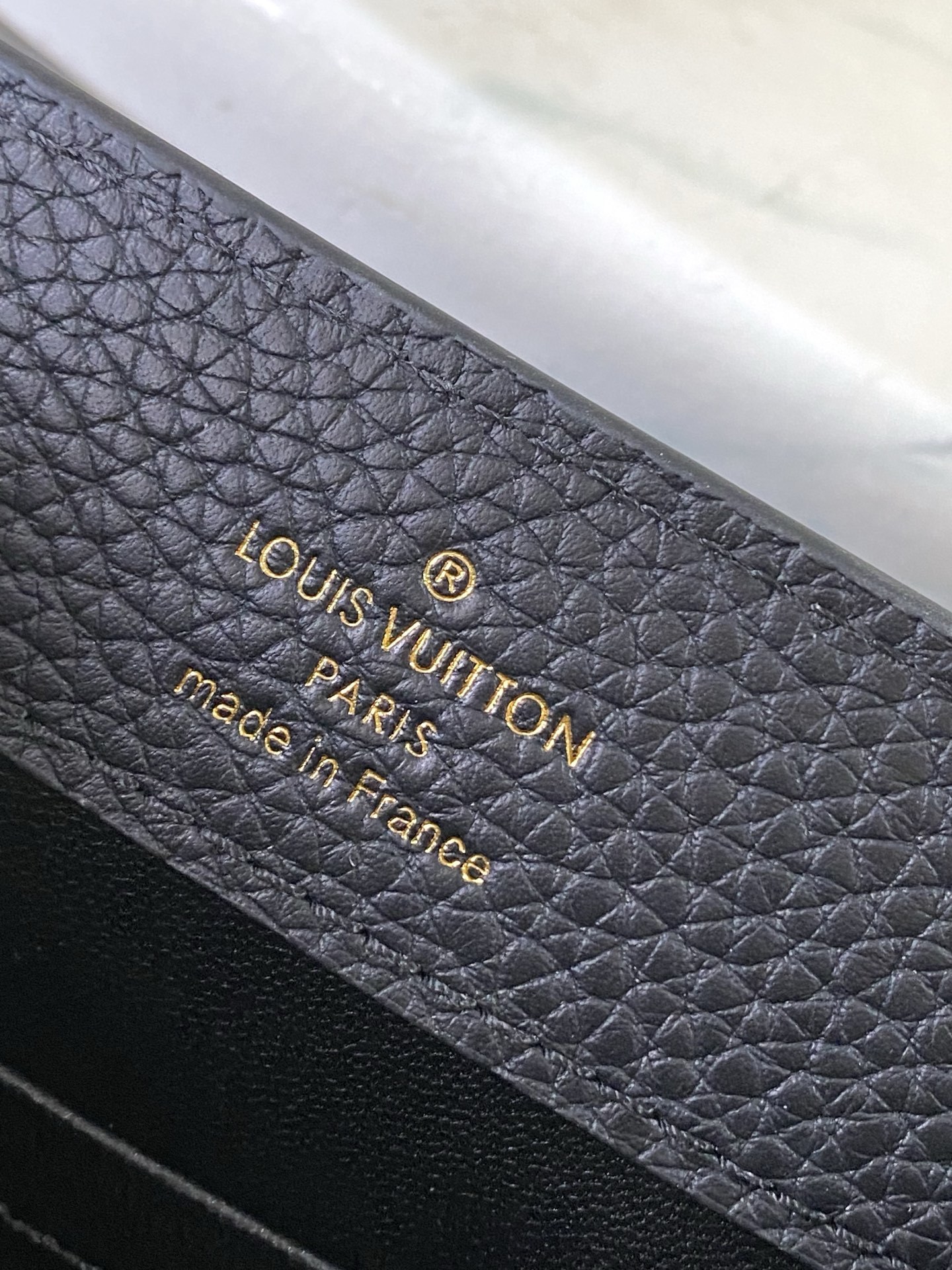 特级原厂皮 M25903 黑色 迷你 本款Capucines迷你手袋向巴洛克风格珠宝汲取灵感,为链条融入