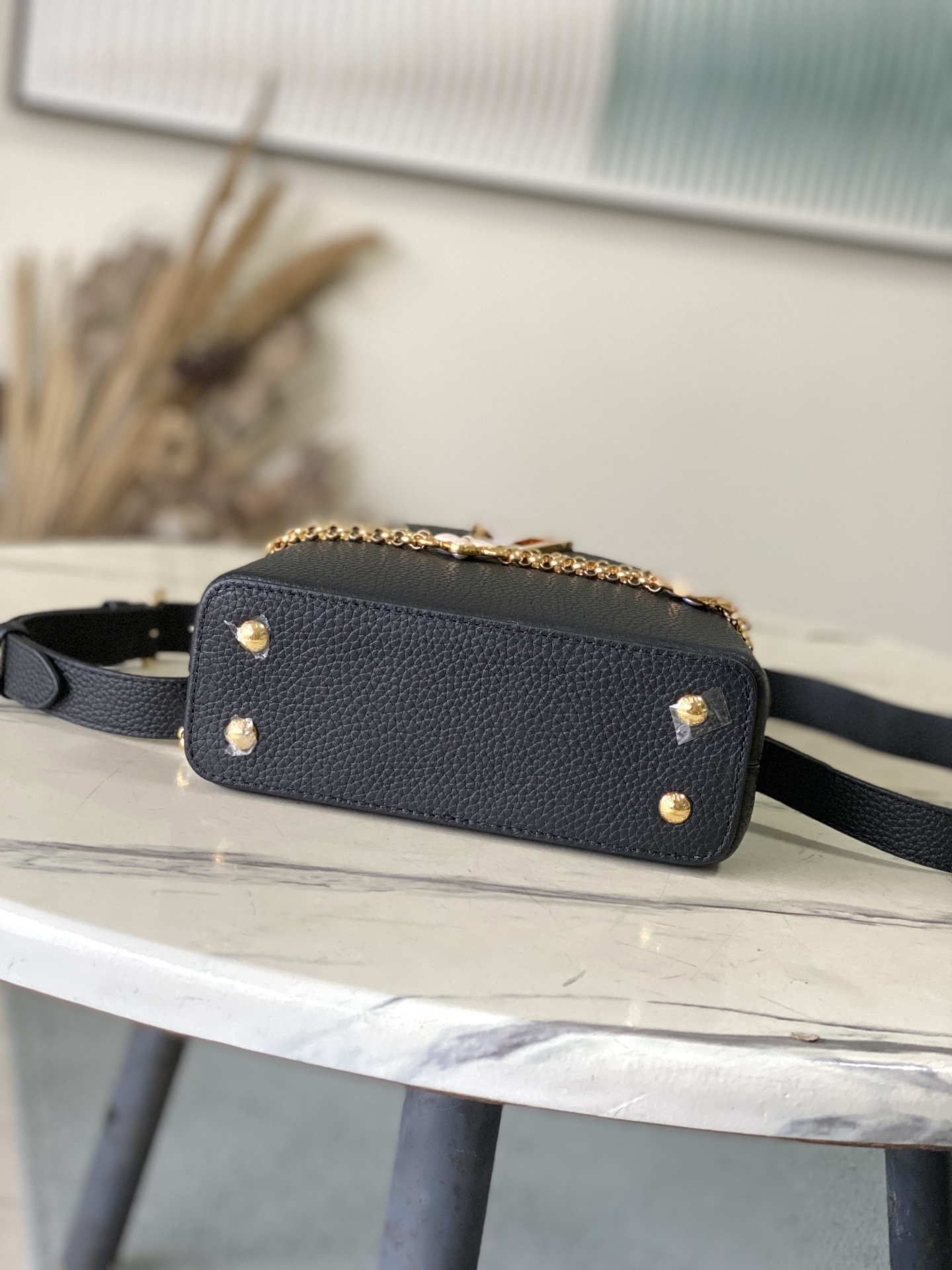 特级原厂皮 M25903 黑色 迷你 本款Capucines迷你手袋向巴洛克风格珠宝汲取灵感,为链条融入