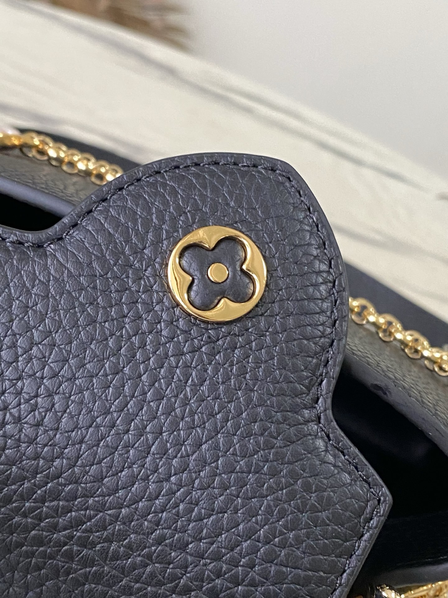 特级原厂皮 M25903 黑色 迷你 本款Capucines迷你手袋向巴洛克风格珠宝汲取灵感,为链条融入