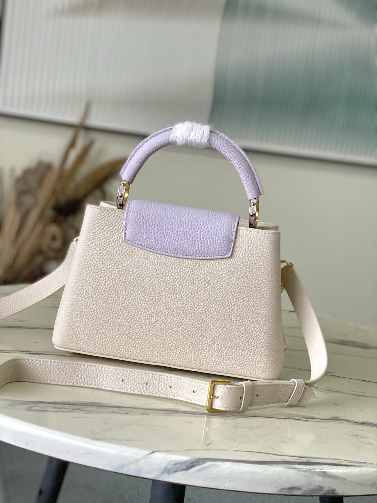 特级原厂皮 M15117 紫色拼奶白小号 本款Capucines小号手袋向巴洛克风格珠宝汲取灵感,为链条