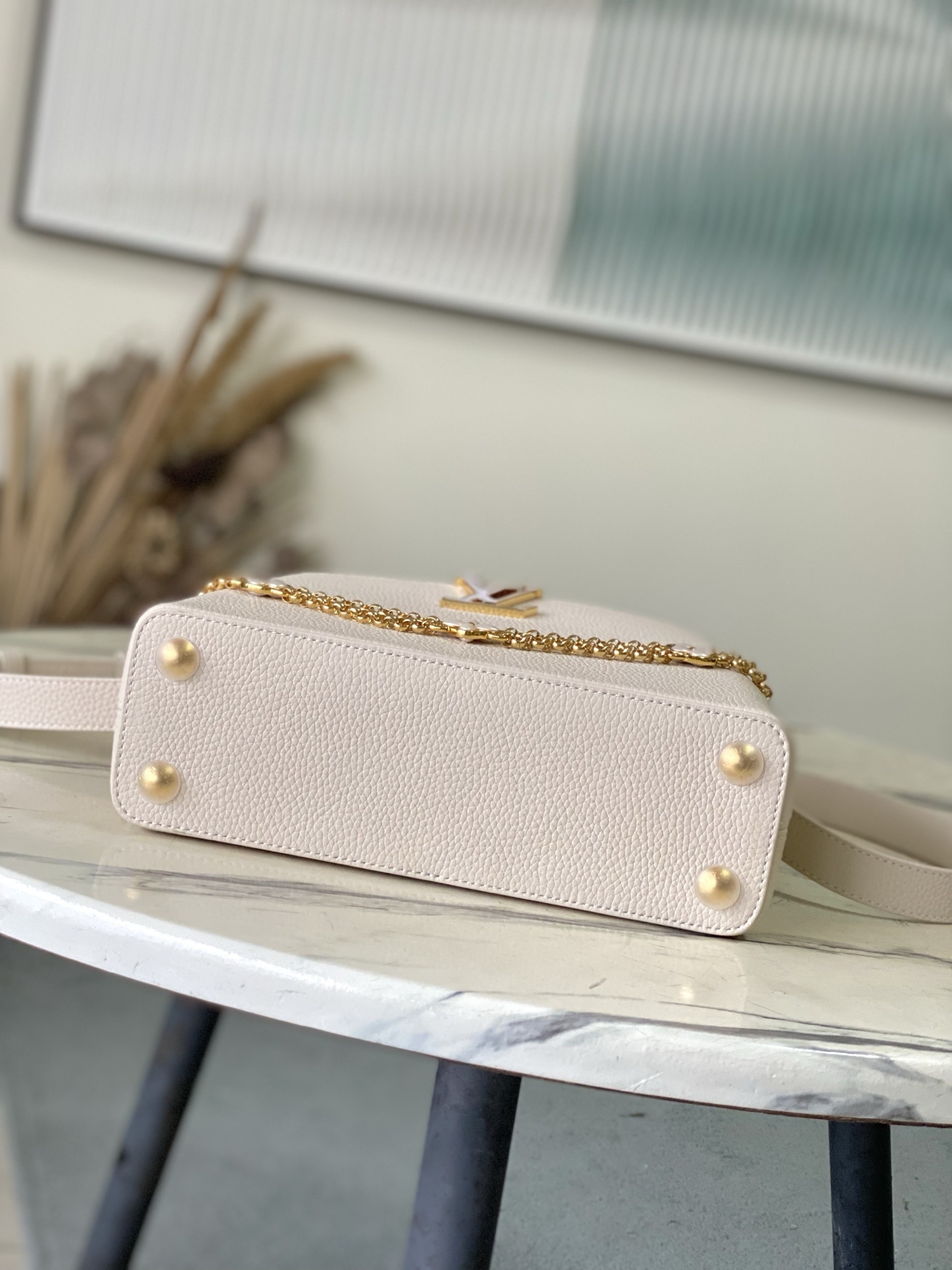 特级原厂皮 M15117 紫色拼奶白小号 本款Capucines小号手袋向巴洛克风格珠宝汲取灵感,为链条